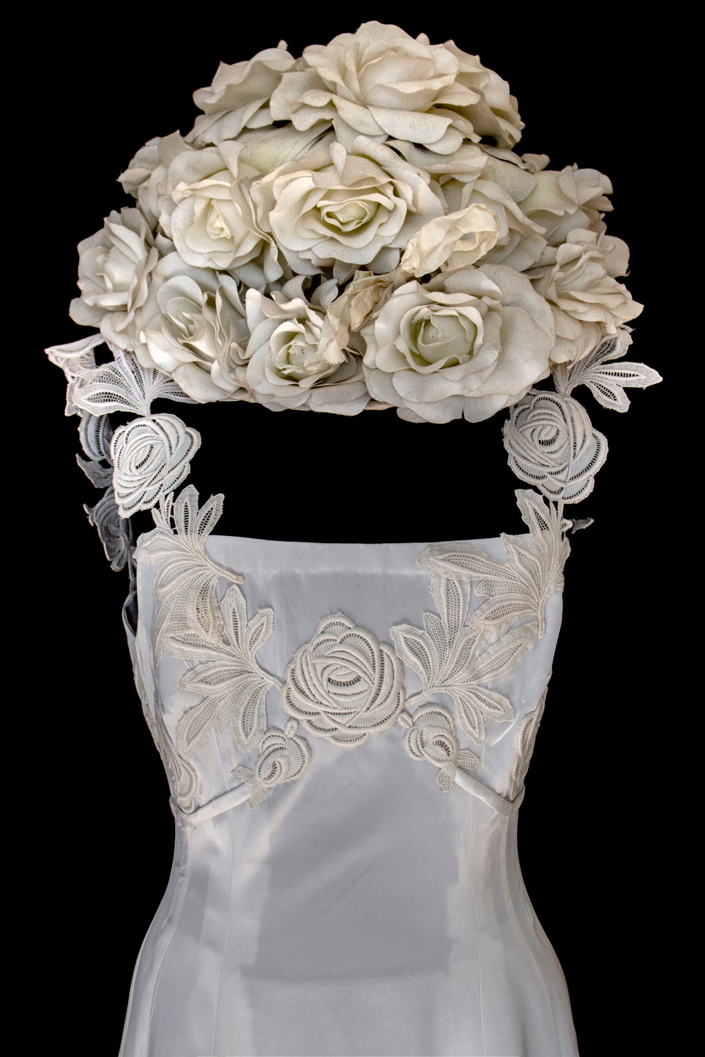 252 - ICONIC 1960S EMPIRE BRIDAL SET: ICE SATIN GOWN & STRAW BUCKET HAT WITH MAXI ROSES