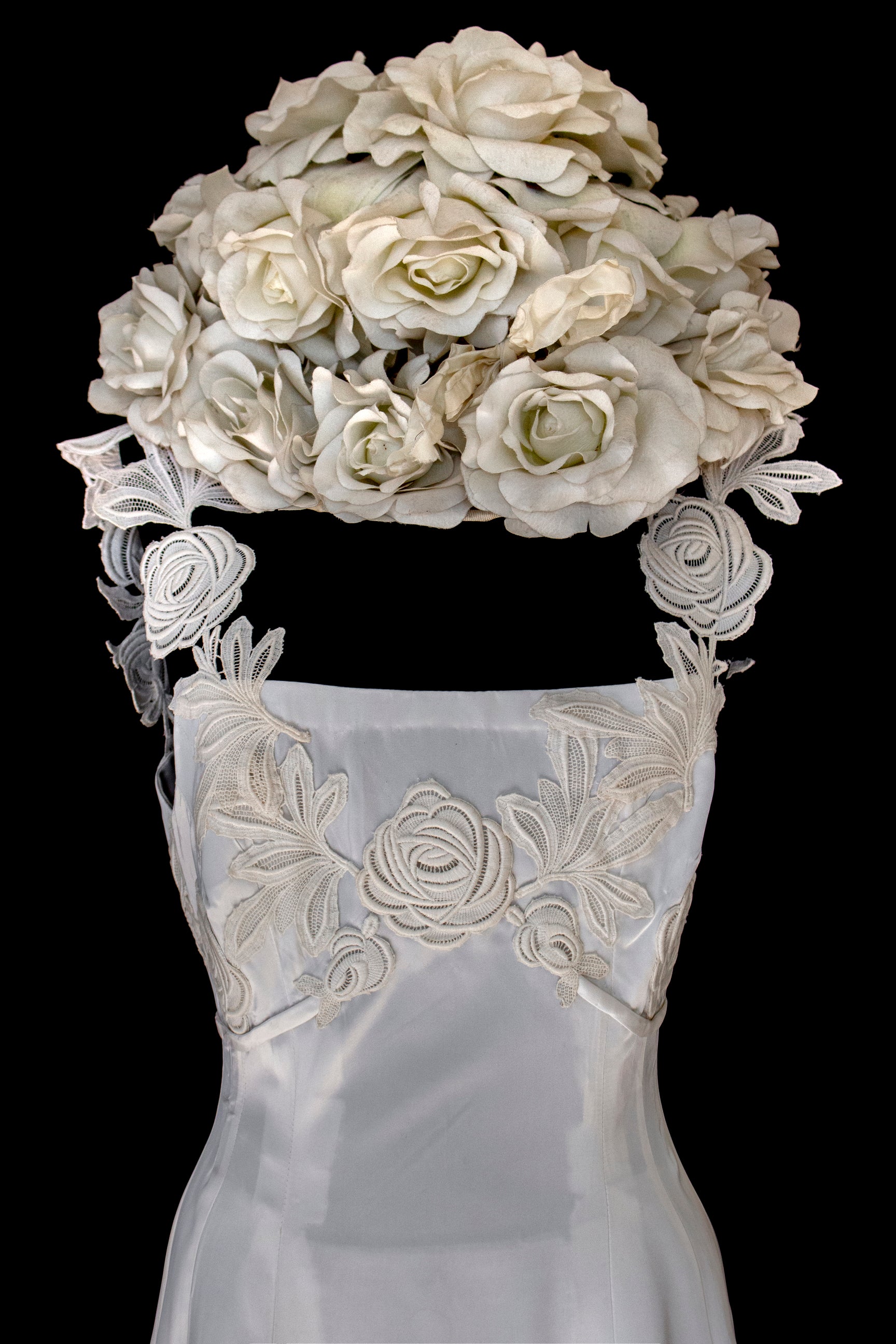 252 - ICONIC 1960S EMPIRE BRIDAL SET: ICE SATIN GOWN & STRAW BUCKET HAT WITH MAXI ROSES