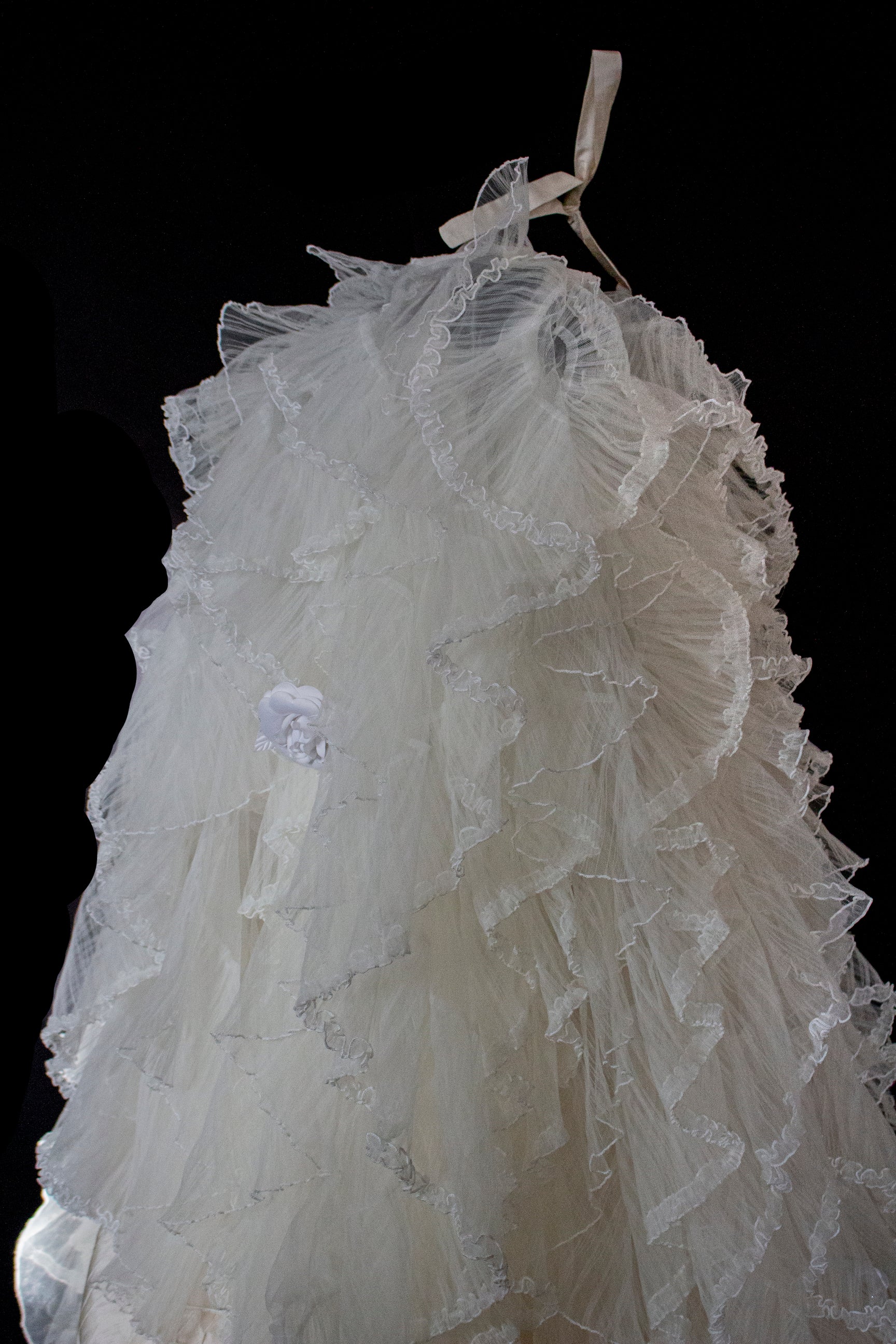 335 - ROMANTIC CREAM SILK TAFFETA VINTAGE WEDDING DRESS: UNIQUE 3-PIECE BALL GOWN WITH RUFFLED CLOUD CAPE - Vague atelier