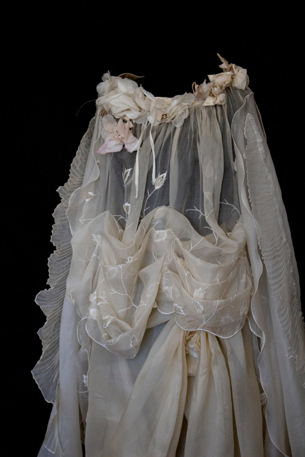323 - BUCOLIC SILK ORGANDIE WEDDING SET: VINTAGE BUTTERFLY CAPE & DRAPED SKIRT - Vague atelier