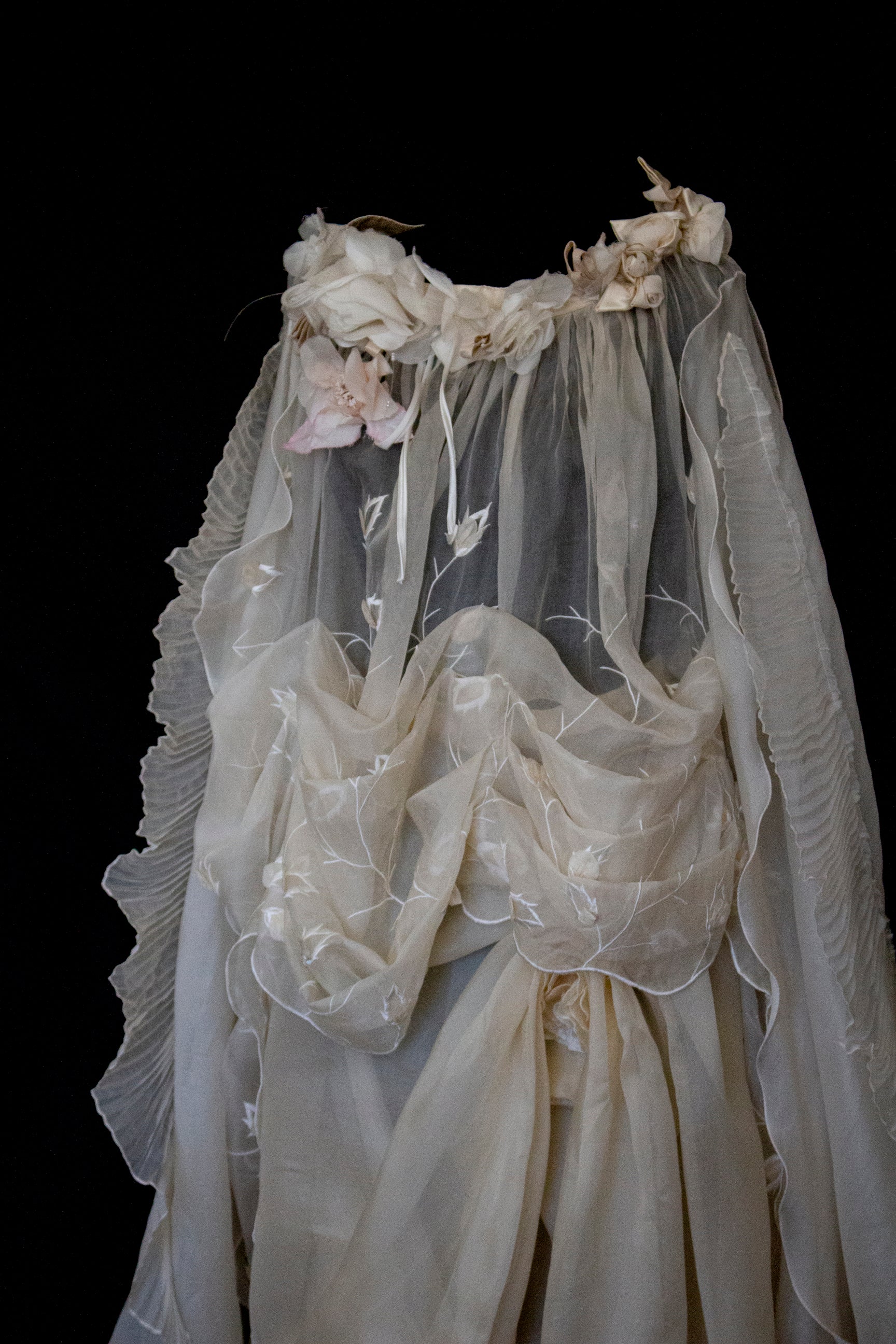 323 - BUCOLIC SILK ORGANDIE WEDDING SET: VINTAGE BUTTERFLY CAPE & DRAPED SKIRT - Vague atelier