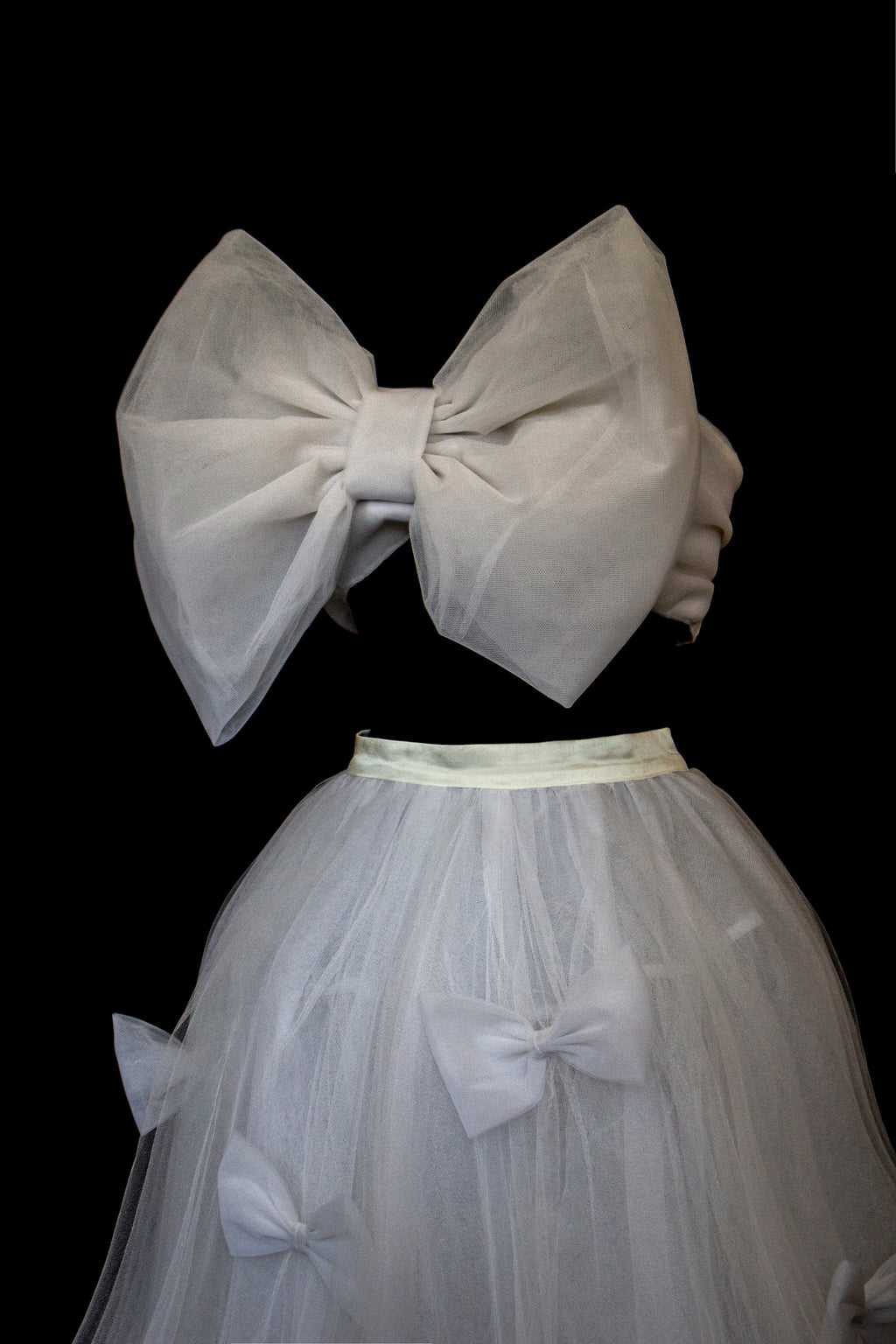 236 - VINTAGE TWO-PIECE TULLE WEDDING DRESS: CROP TOP WITH MAXI BOW & BIG BALL GOWN SKIRT - WHITE 90s STYLE - Vague atelier