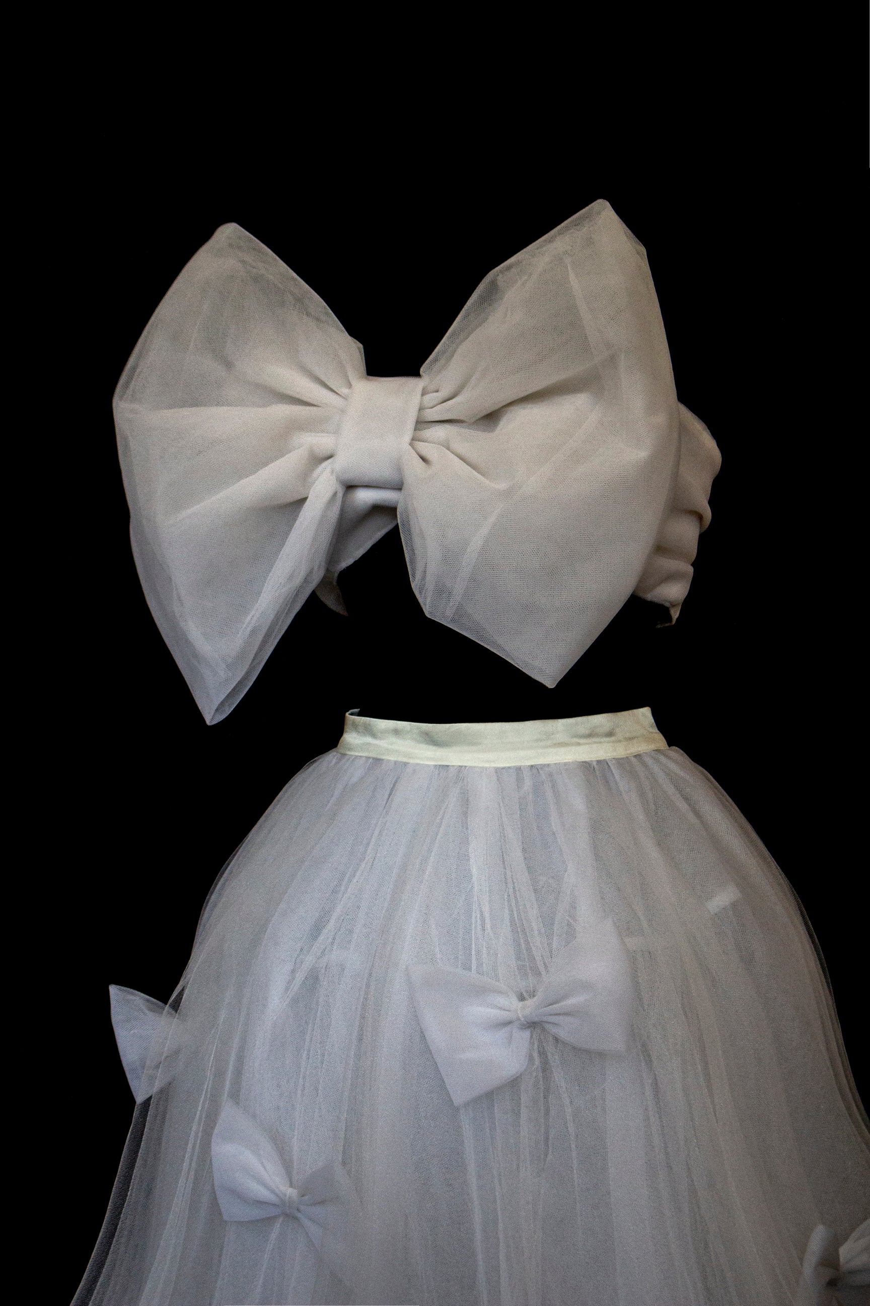 236 - VINTAGE TWO-PIECE TULLE WEDDING DRESS: CROP TOP WITH MAXI BOW & BIG BALL GOWN SKIRT - WHITE 90s STYLE - Vague atelier