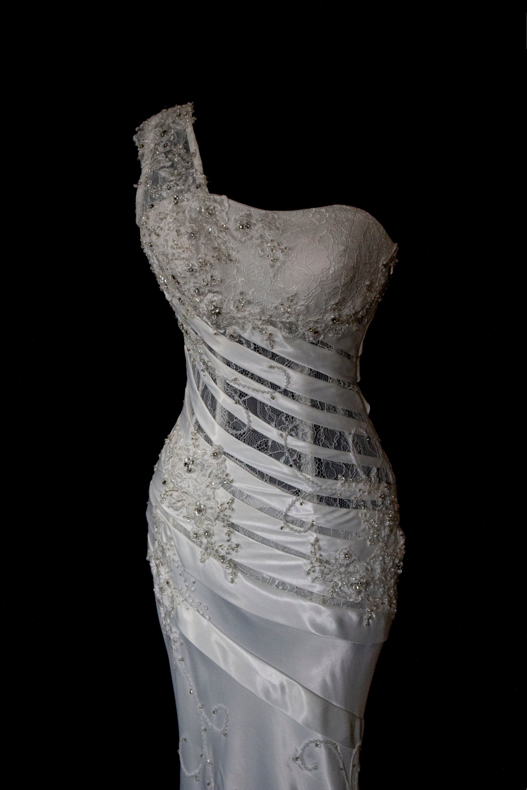 328 - SENSUAL Y2K VINTAGE BRIDAL MERMAID: SHEER ONE-SHOULDER STRETCH SATIN WITH EMBROIDERY - Vague atelier