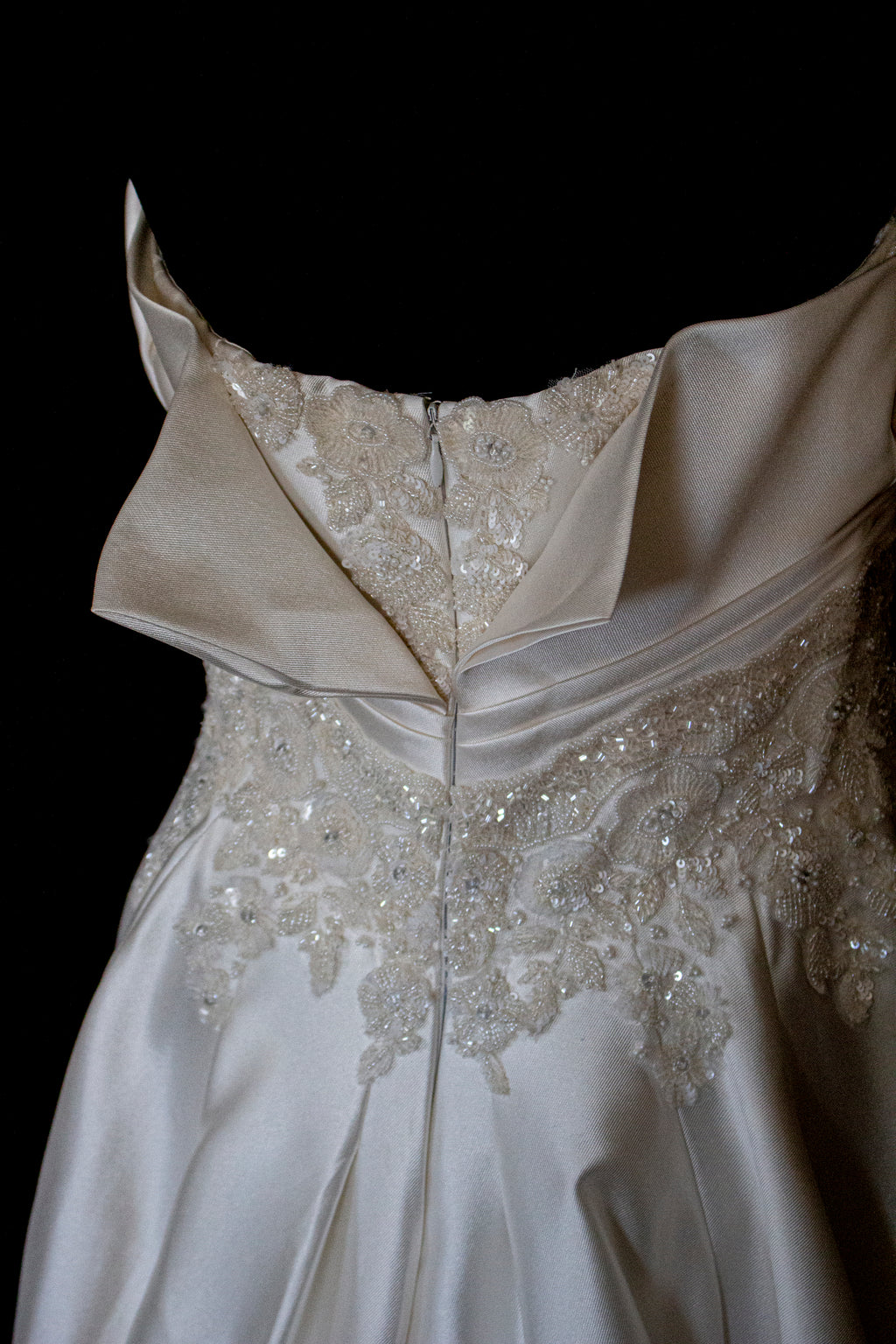 316 - STRAPLESS SILK MIKADO WEDDING DRESS: STRUCTURED A-LINE GOWN WITH HEART NECKLINE & TRAIN - Vague atelier