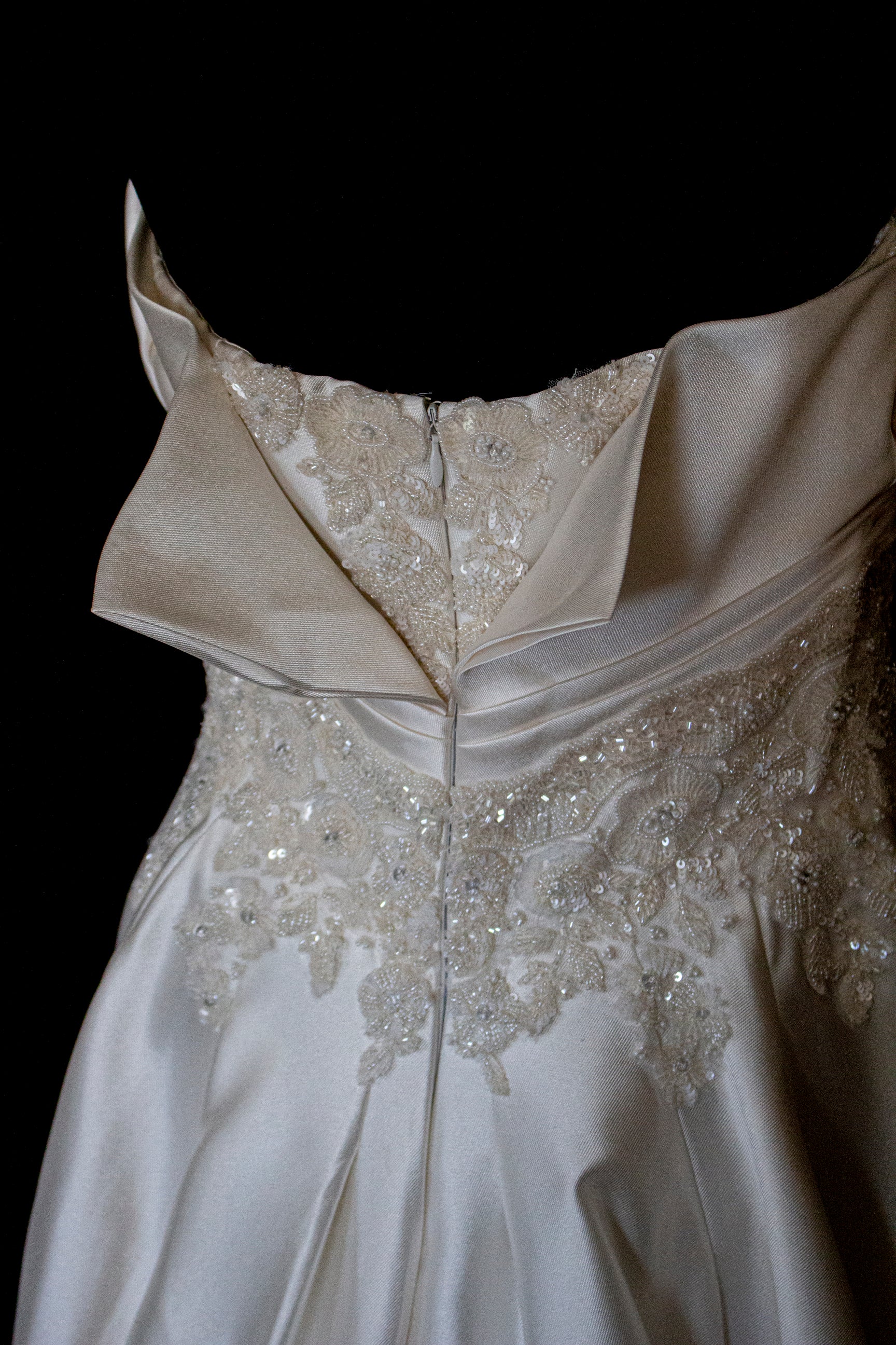 316 - STRAPLESS SILK MIKADO WEDDING DRESS: STRUCTURED A-LINE GOWN WITH HEART NECKLINE & TRAIN - Vague atelier