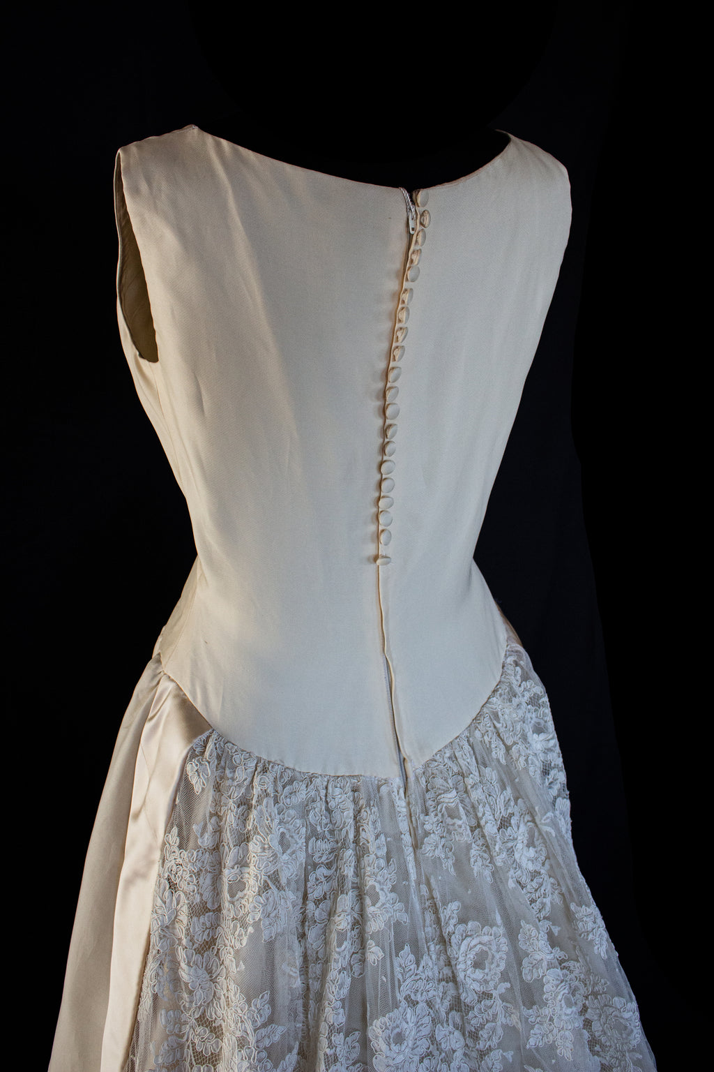 137 - VINTAGE LORENZO RIVA DESIGNER SIGNED WEDDING DRESS: PRECIOUS SILK & LACE TRAIN GOWN - 1950S 1960S ARCHIVAL COUTURE