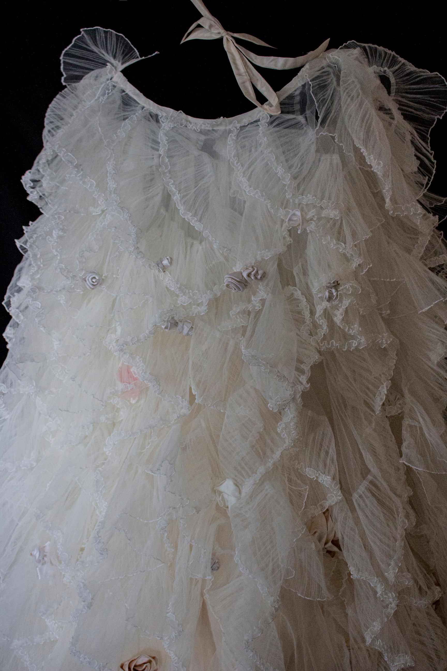 335 - ROMANTIC CREAM SILK TAFFETA VINTAGE WEDDING DRESS: UNIQUE 3-PIECE BALL GOWN WITH RUFFLED CLOUD CAPE - Vague atelier