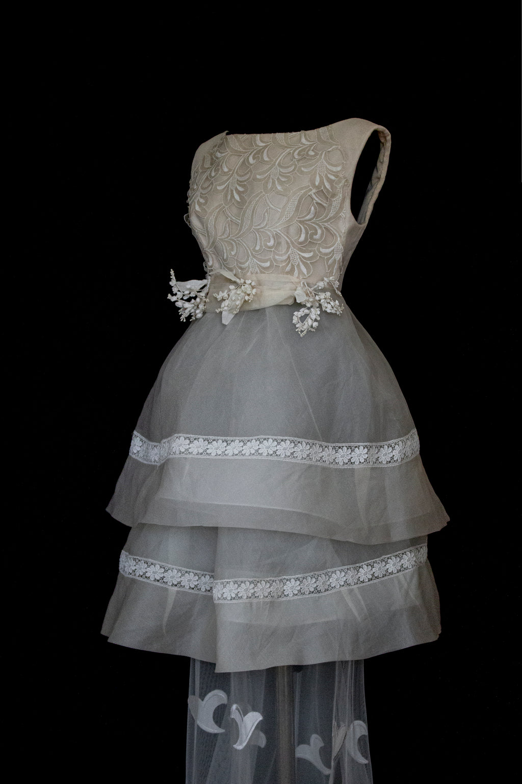 315 - UNIQUE MULTILAYER FLORAL BRIDAL GOWN: 1940S PEPLUM & UPCYCLED MULTI-ERA VINTAGE LACE DRESS - Vague atelier