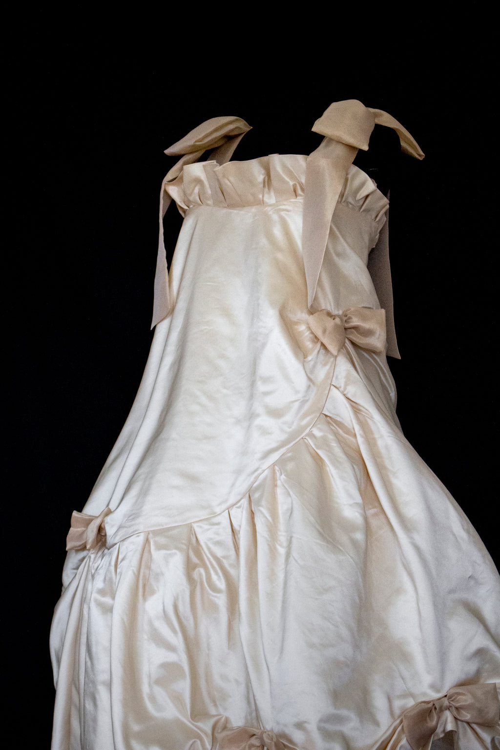 354 - UNIQUE SILK TAFFETA TRAPEZE WEDDING DRESS: CREAM & CARAMEL GOWN WITH MAXI ORGANZA BOWS, OPEN BACK & RUFFLES - Vague atelier