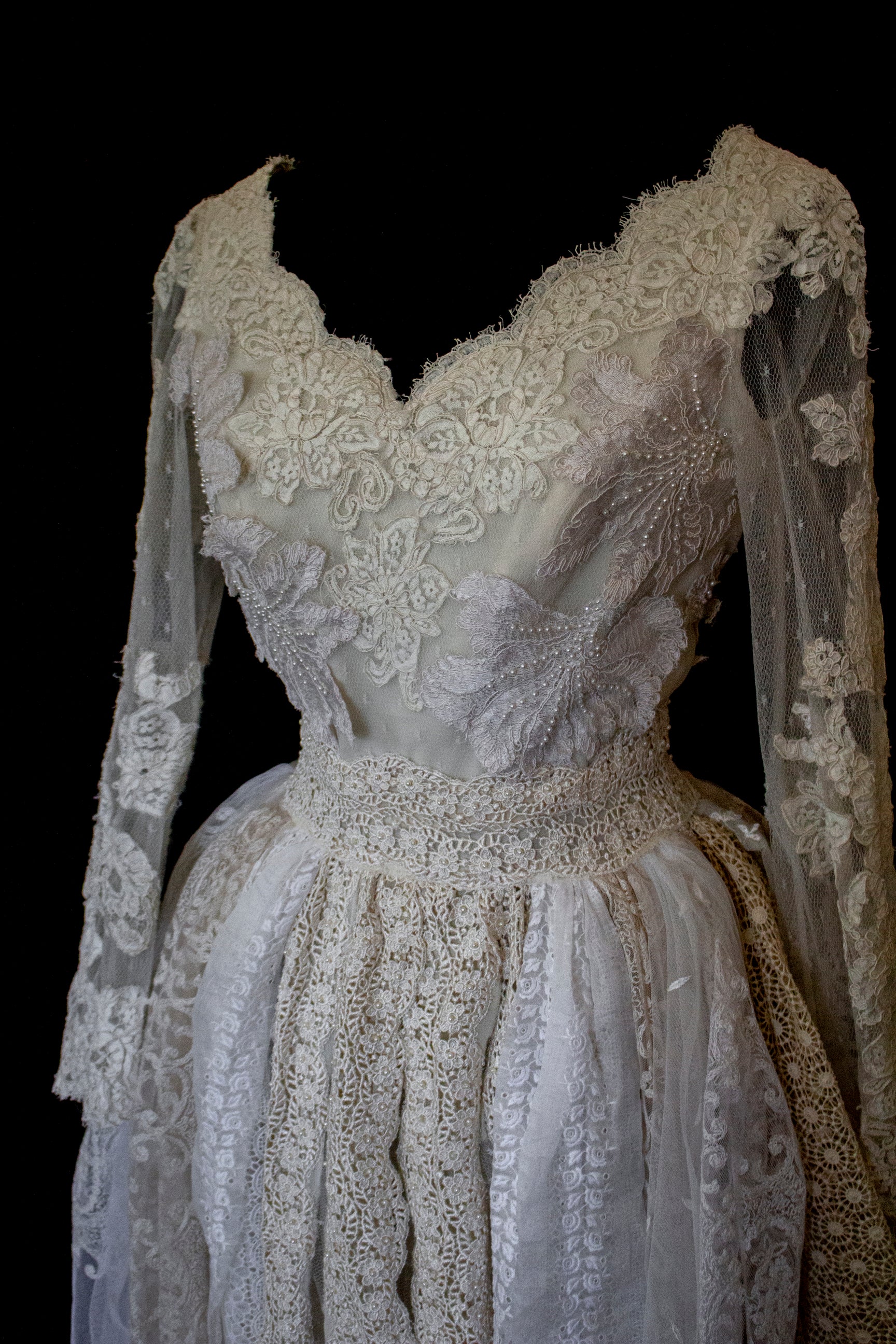 356 - VINTAGE 90s UPCYCLED LACE WEDDING DRESS: IVORY GOWN WITH POLKA DOT TULLE & ANTIQUE MACRAME DETAILS - Vague atelier