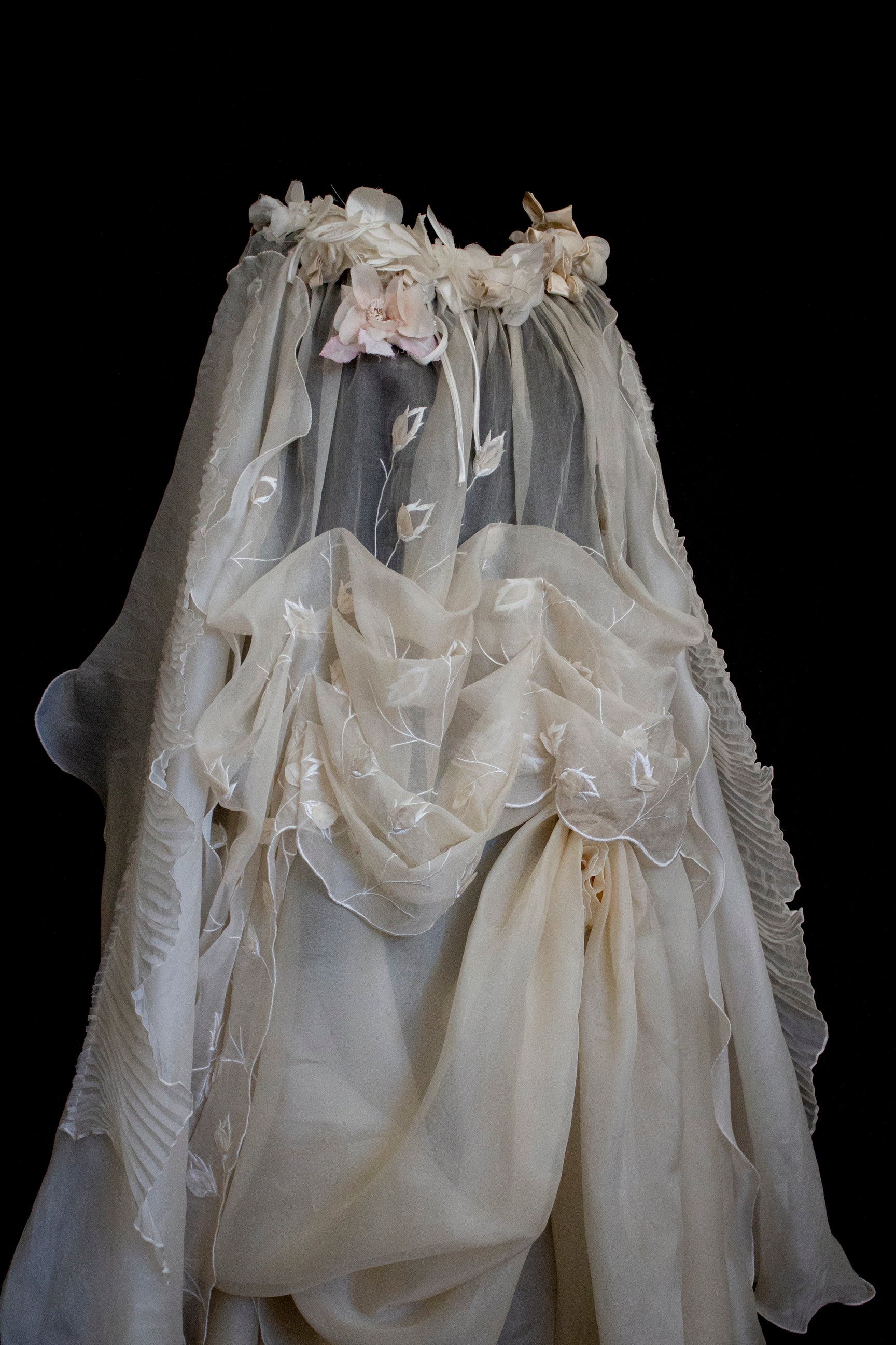 323 - BUCOLIC SILK ORGANDIE WEDDING SET: VINTAGE BUTTERFLY CAPE & DRAPED SKIRT - Vague atelier