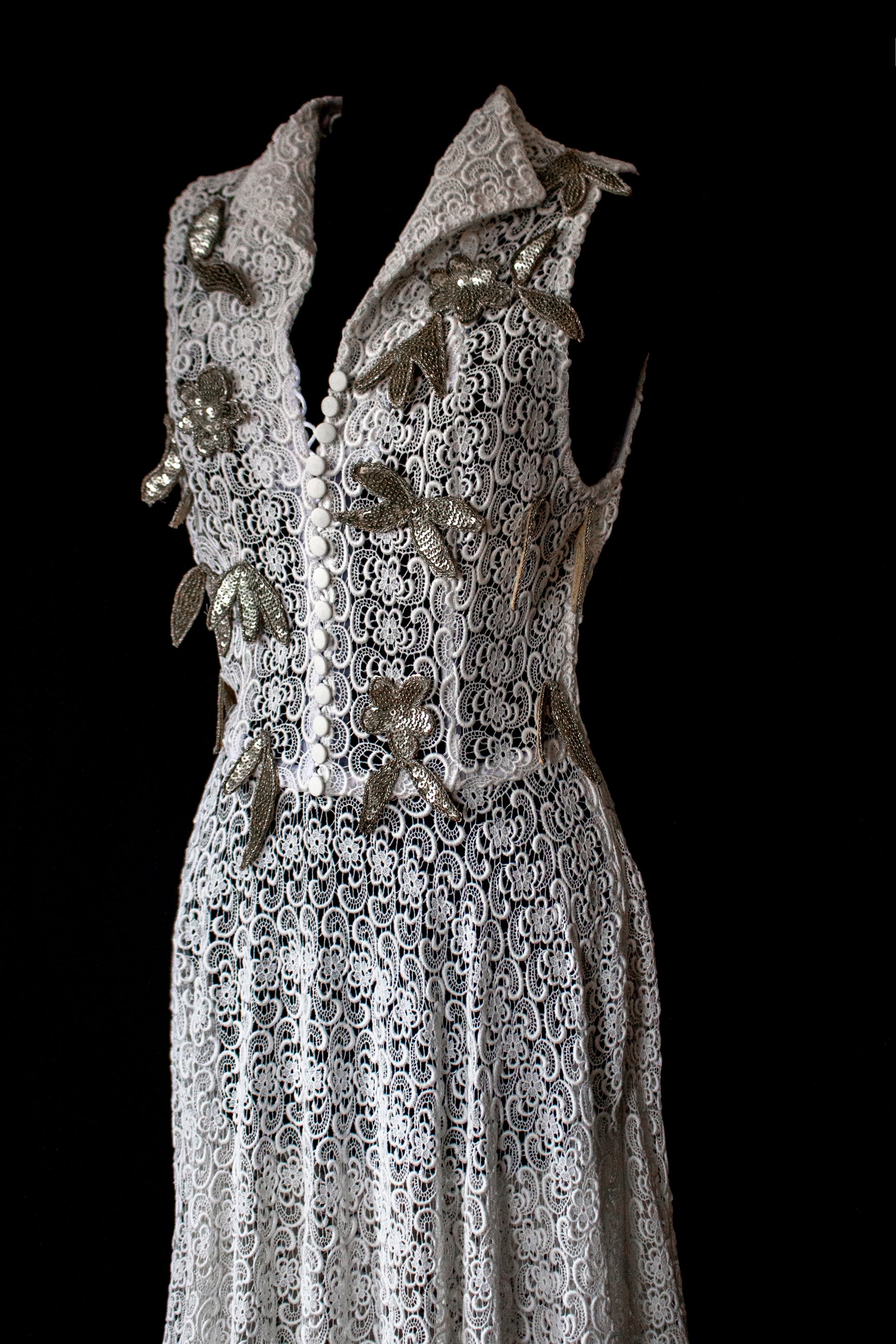 265 - RARE BOHO VINTAGE MACRAMÉ LACE SHIRT-DRESS: SOPHISTICATED CHEMISIER BRIDAL GOWN WITH SILVER SEQUINS - Vague atelier