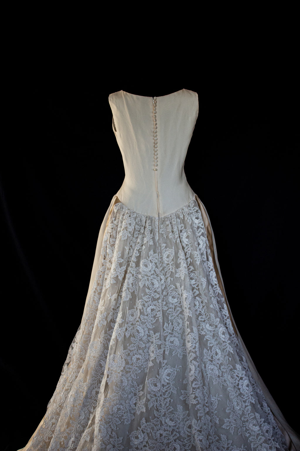 137 - VINTAGE LORENZO RIVA DESIGNER SIGNED WEDDING DRESS: PRECIOUS SILK & LACE TRAIN GOWN - 1950S 1960S ARCHIVAL COUTURE