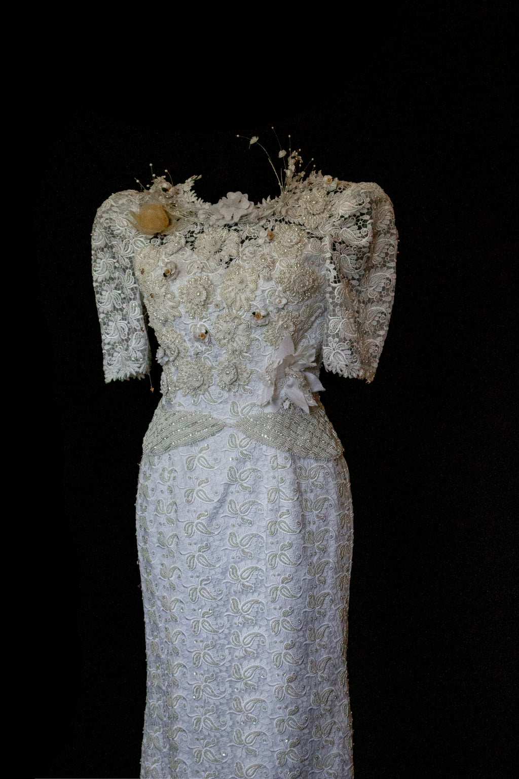359 - VINTAGE 80s BEADED LACE SHEATH DRESS: WHITE & GOLD WEDDING GOWN WITH 3D FLORAL DETAILS