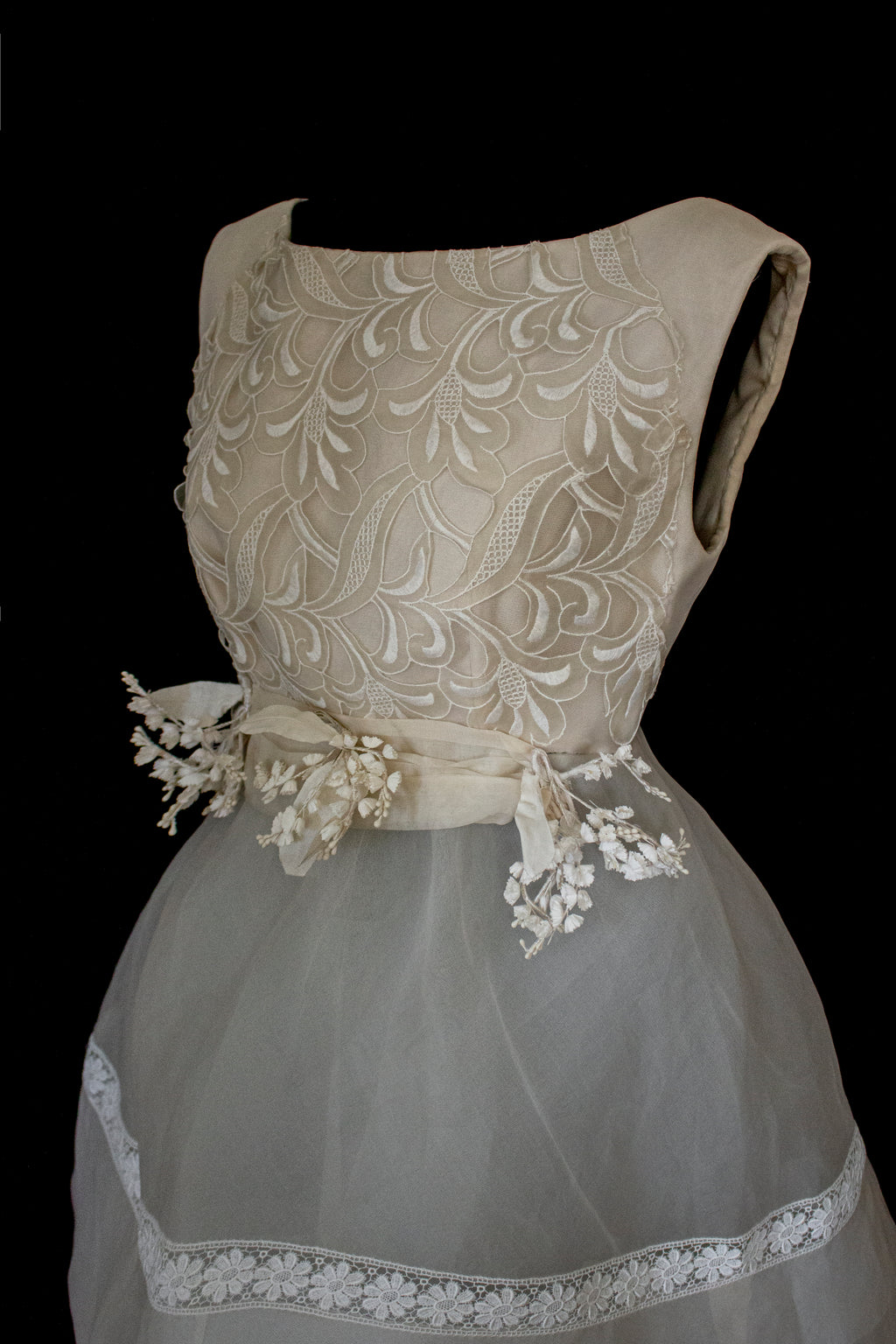 315 - UNIQUE MULTILAYER FLORAL BRIDAL GOWN: 1940S PEPLUM & UPCYCLED MULTI-ERA VINTAGE LACE DRESS - Vague atelier