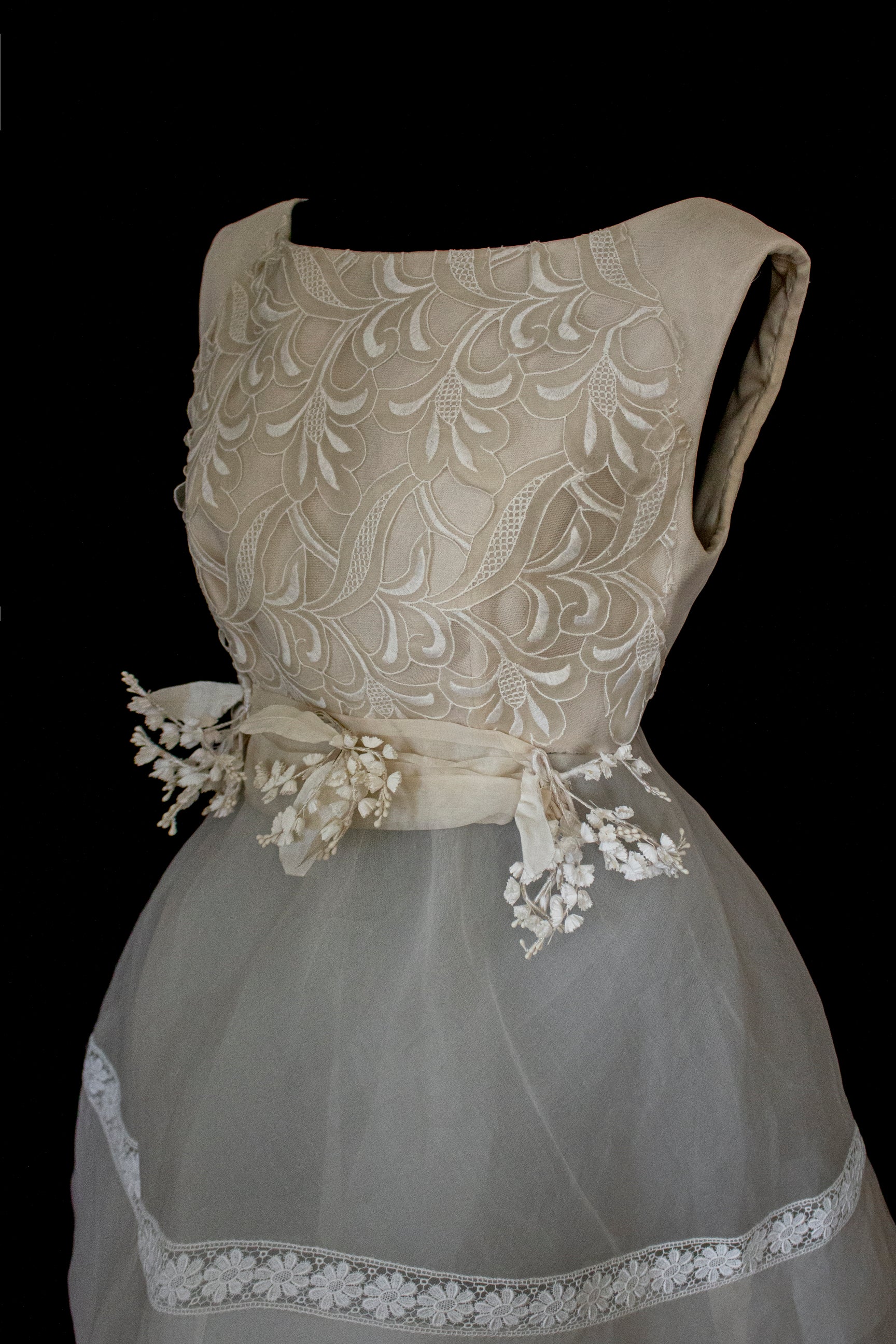 315 - UNIQUE MULTILAYER FLORAL BRIDAL GOWN: 1940S PEPLUM & UPCYCLED MULTI-ERA VINTAGE LACE DRESS - Vague atelier