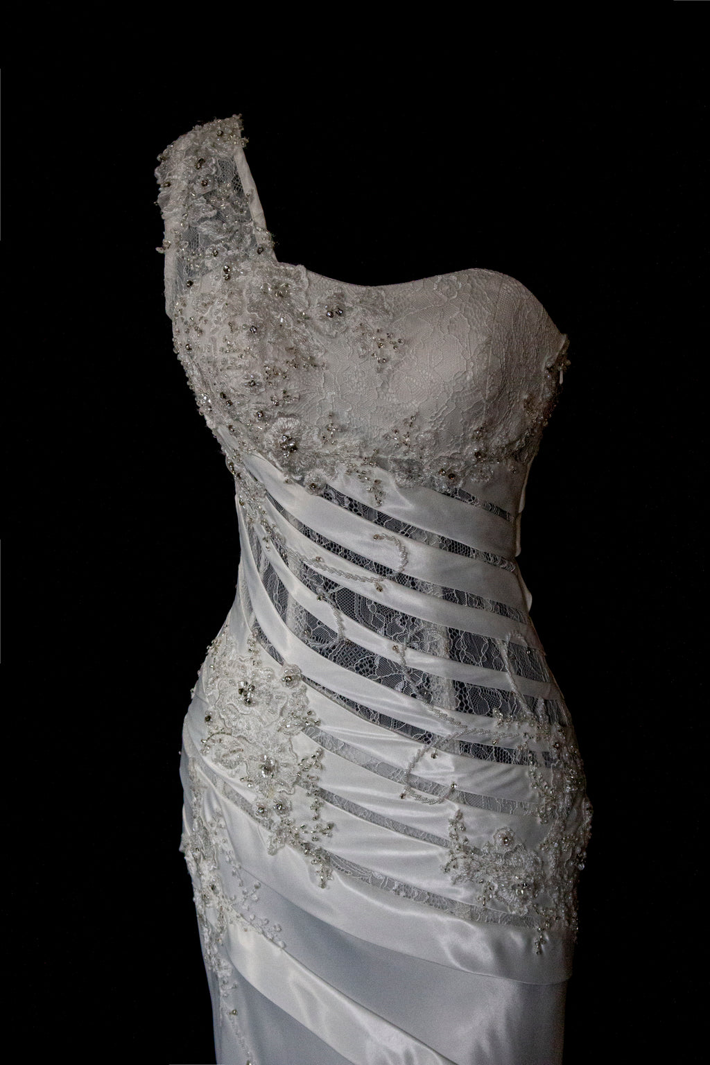 328 - SENSUAL Y2K VINTAGE BRIDAL MERMAID: SHEER ONE-SHOULDER STRETCH SATIN WITH EMBROIDERY - Vague atelier