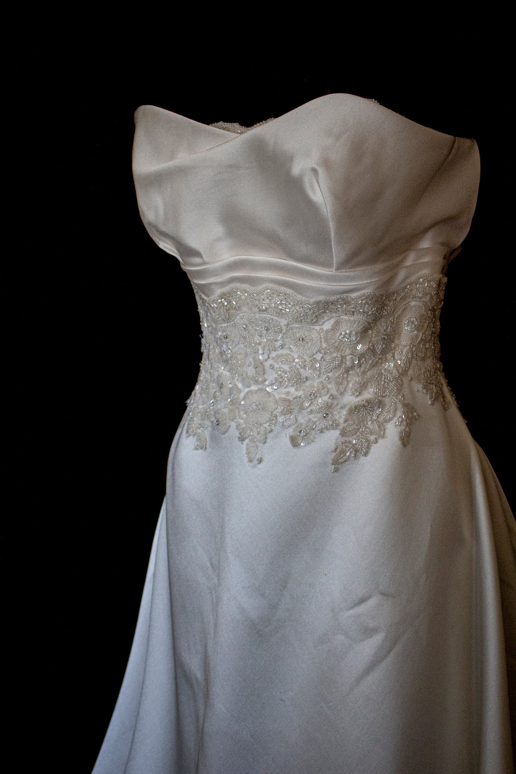 316 - STRAPLESS SILK MIKADO WEDDING DRESS: STRUCTURED A-LINE GOWN WITH HEART NECKLINE & TRAIN - Vague atelier