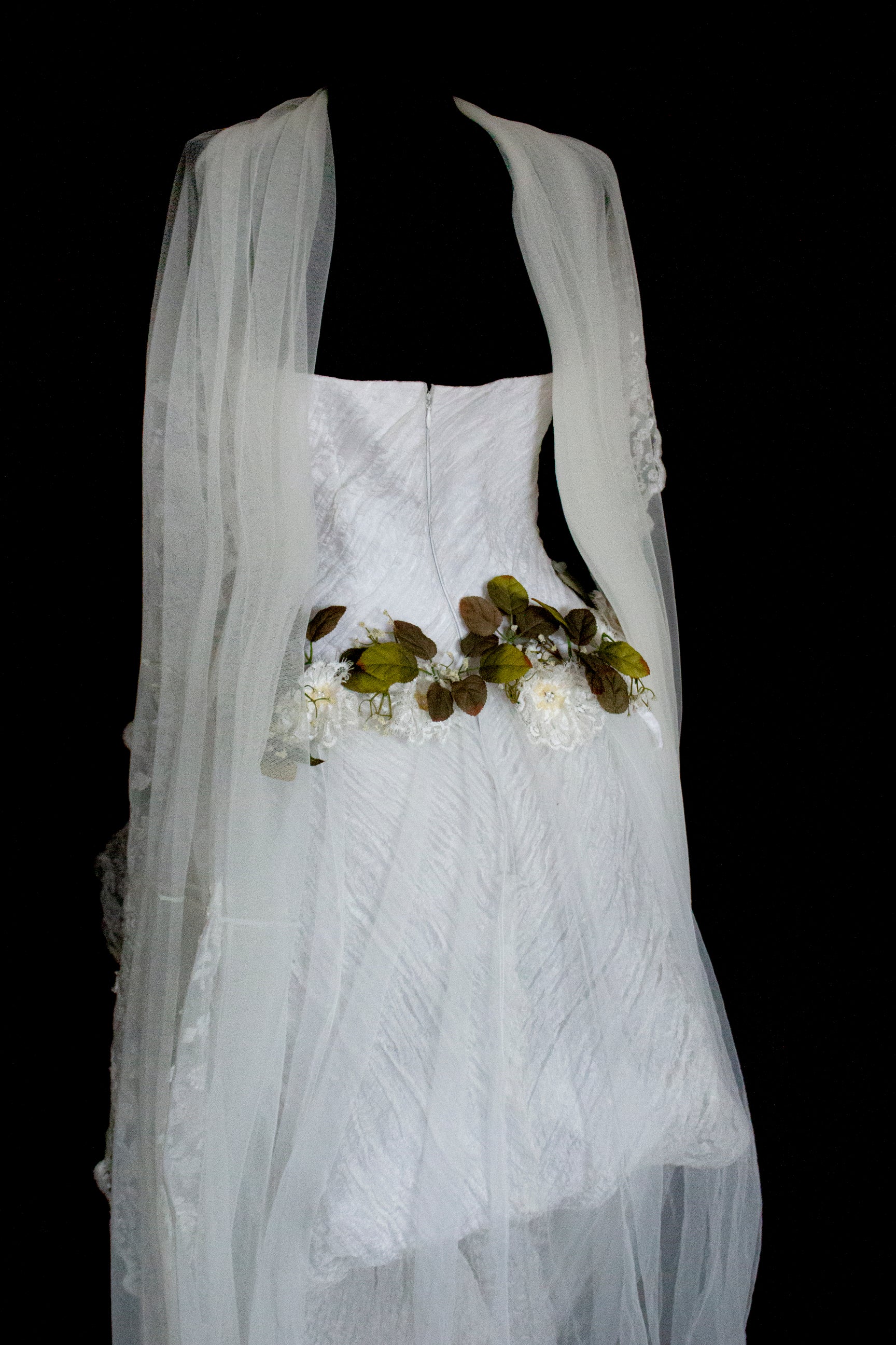 324 - PEARL GREY VINTAGE WEDDING DRESS: A ROMANTIC & UNIQUE BUCOLIC MASTERPIECE - Vague atelier