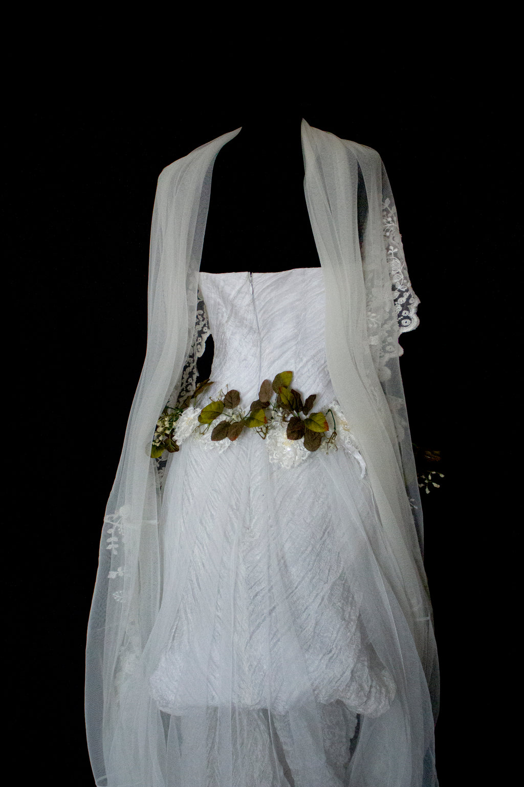 324 - PEARL GREY VINTAGE WEDDING DRESS: A ROMANTIC & UNIQUE BUCOLIC MASTERPIECE - Vague atelier
