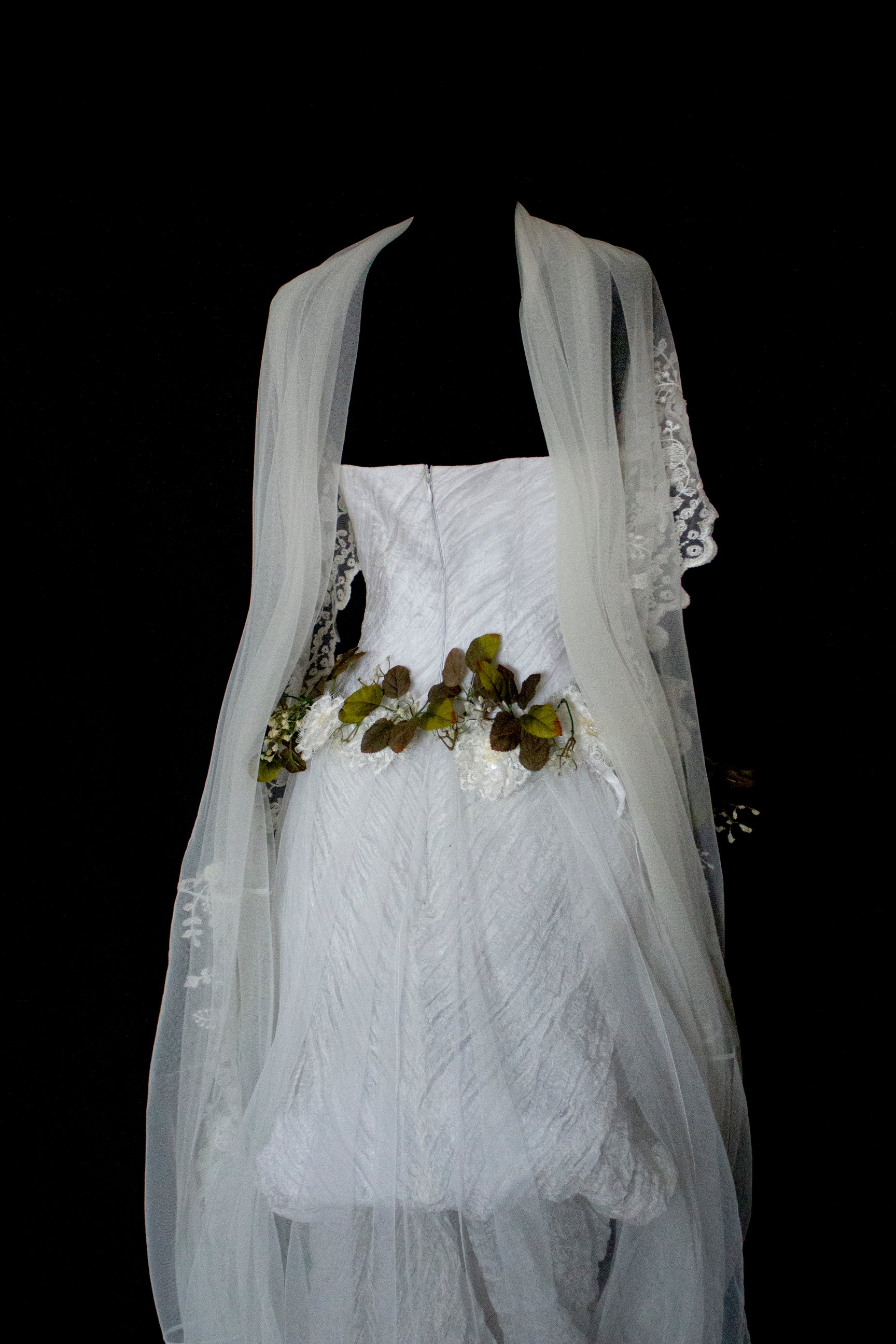 324 - PEARL GREY VINTAGE WEDDING DRESS: A ROMANTIC & UNIQUE BUCOLIC MASTERPIECE