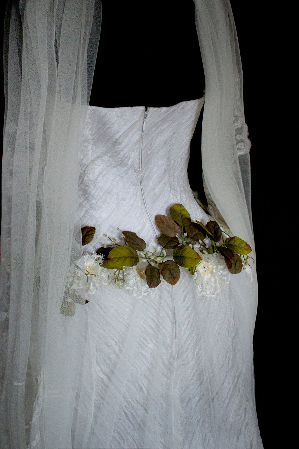 324 - PEARL GREY VINTAGE WEDDING DRESS: A ROMANTIC & UNIQUE BUCOLIC MASTERPIECE - Vague atelier