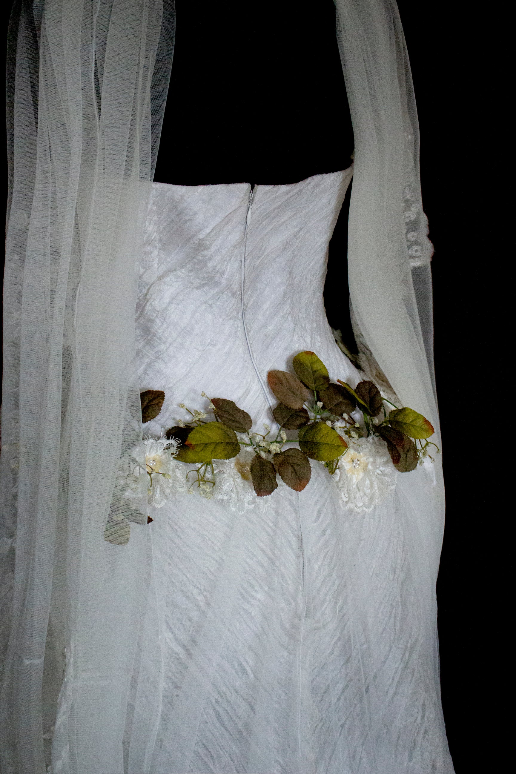 324 - PEARL GREY VINTAGE WEDDING DRESS: A ROMANTIC & UNIQUE BUCOLIC MASTERPIECE - Vague atelier