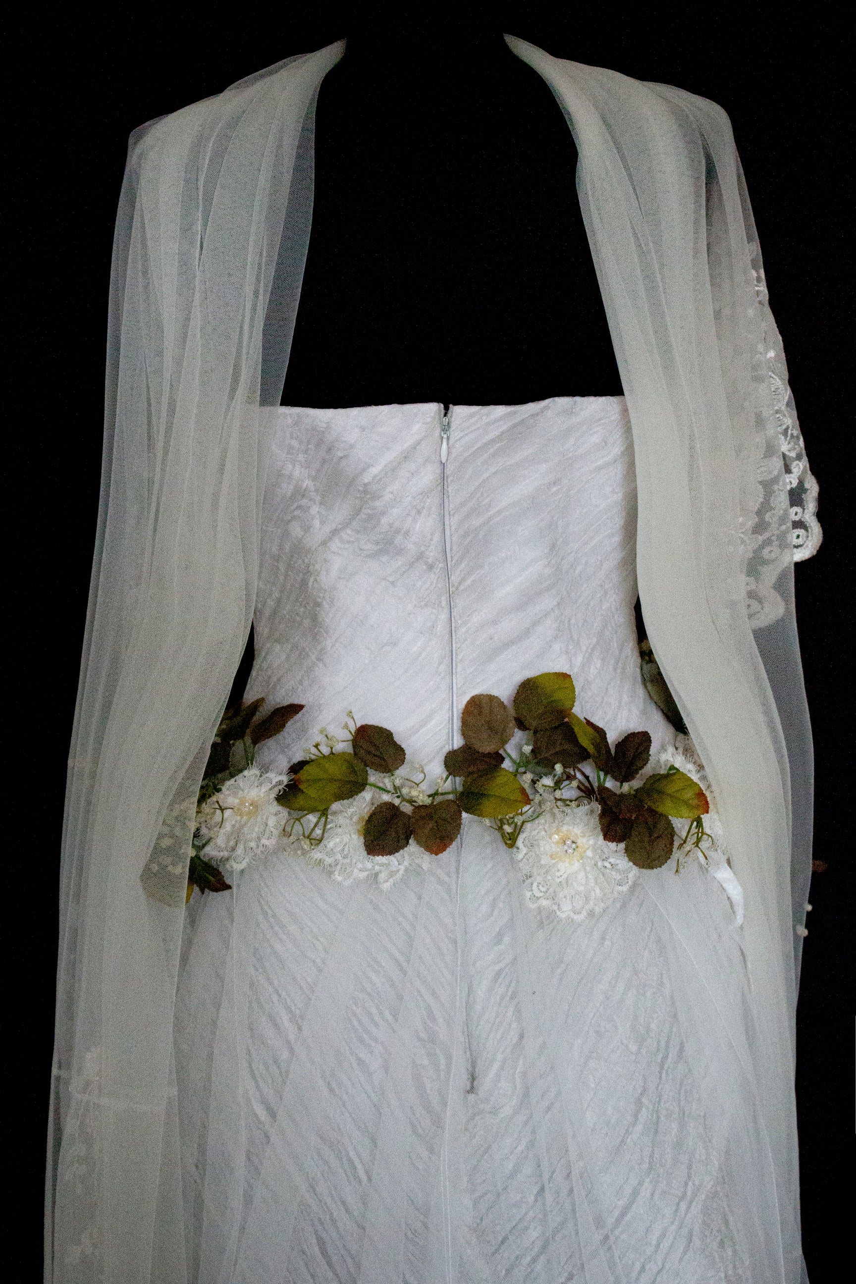 324 - PEARL GREY VINTAGE WEDDING DRESS: A ROMANTIC & UNIQUE BUCOLIC MASTERPIECE - Vague atelier