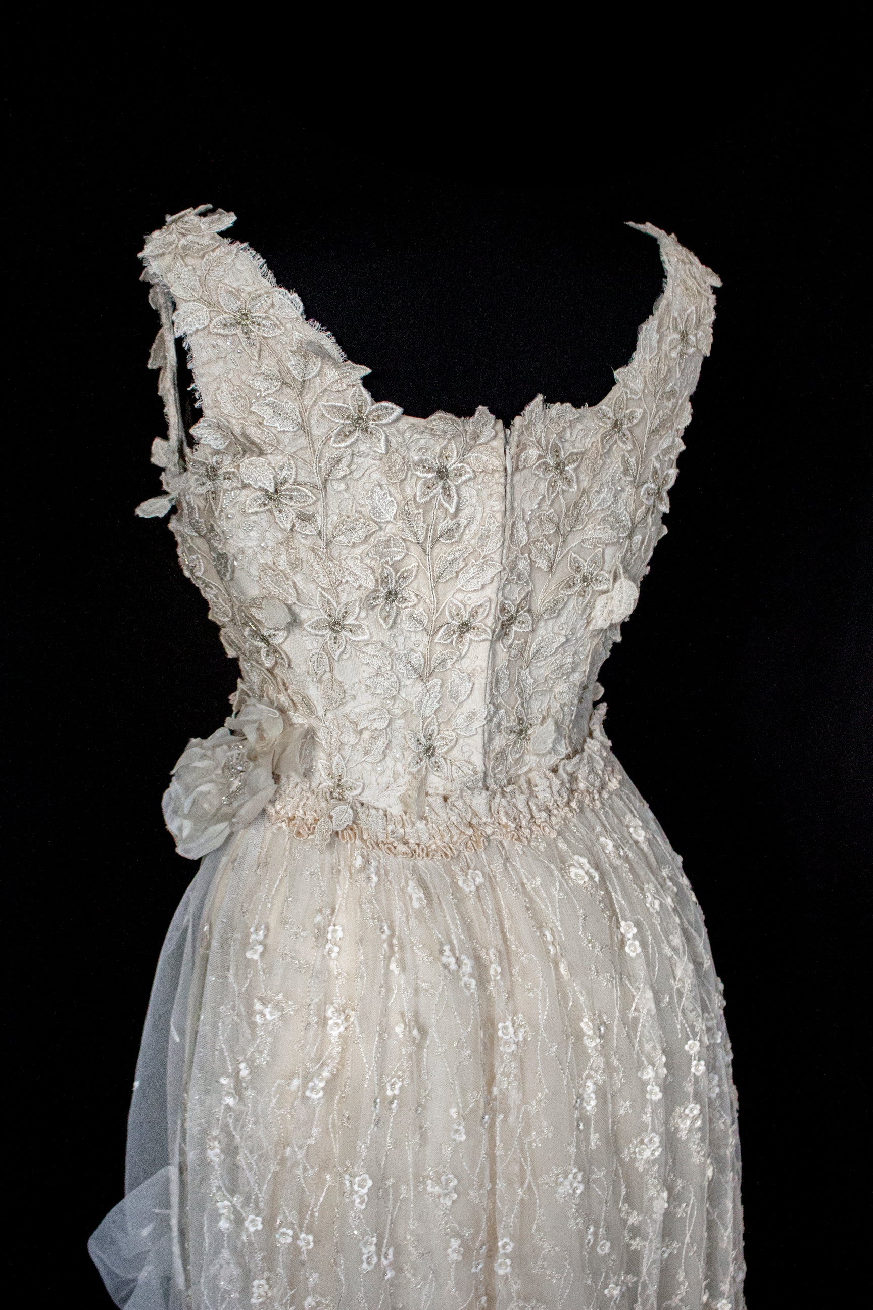 343 - UNIQUE UPCYCLED LACE WEDDING DRESS: VINTAGE BOHO BRIDAL GOWN, 50S 70S SILK EMBROIDERY, GOLD & SILVER LUXURY SUSTAINABLE WEDDING DRESS - Vague atelier
