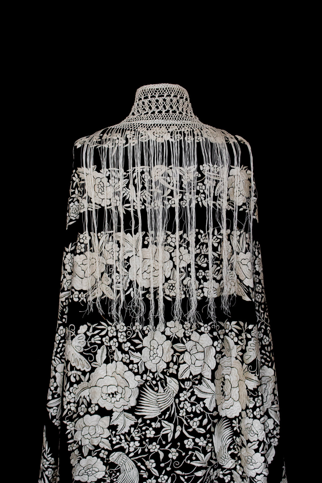 322 - ANTIQUE EARLY 1900S HAND-EMBROIDERED SILK PIANO SHAWL & VINTAGE SILK SATIN SKIRT - Vague atelier