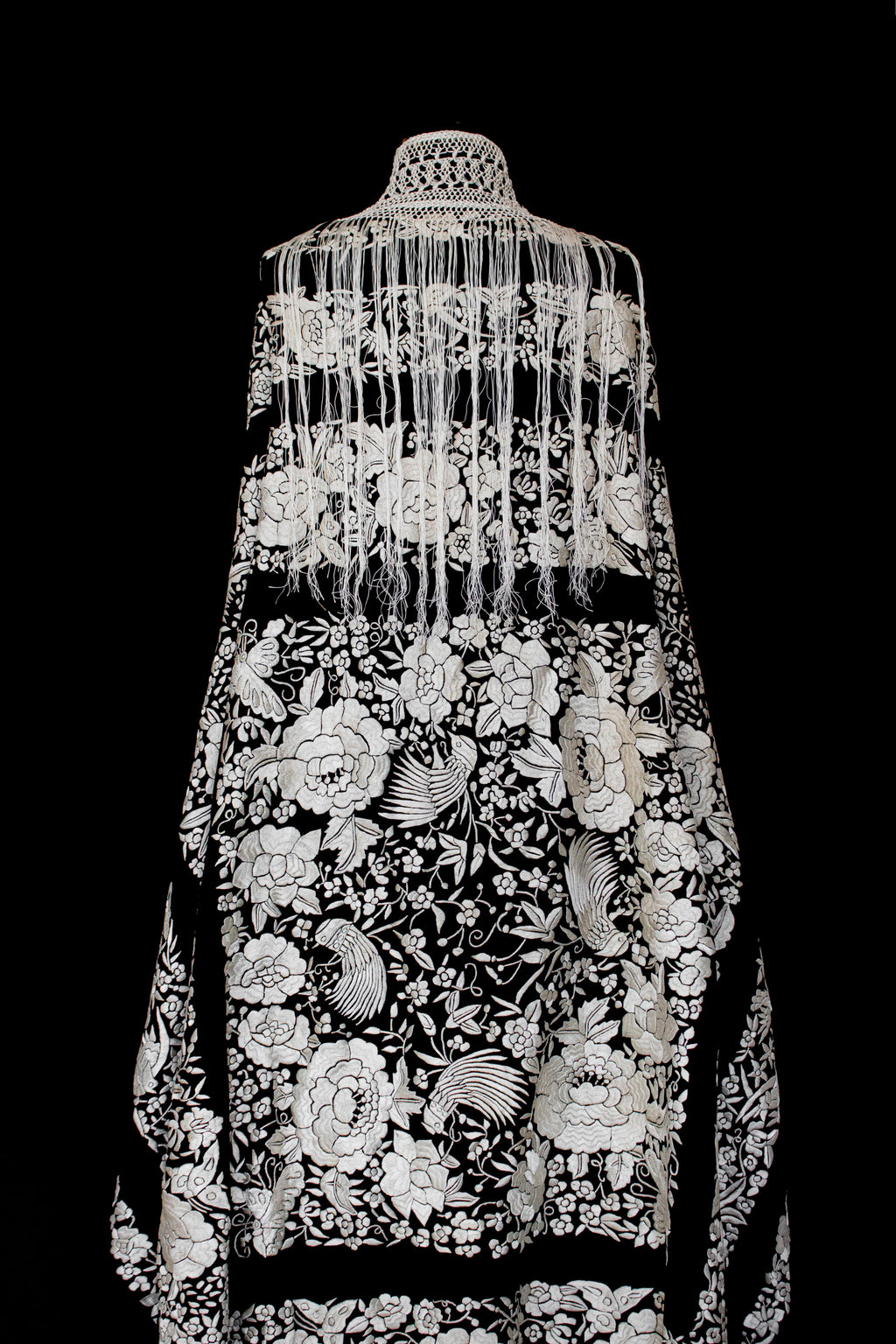 322 - ANTIQUE EARLY 1900S HAND-EMBROIDERED SILK PIANO SHAWL & VINTAGE SILK SATIN SKIRT - Vague atelier