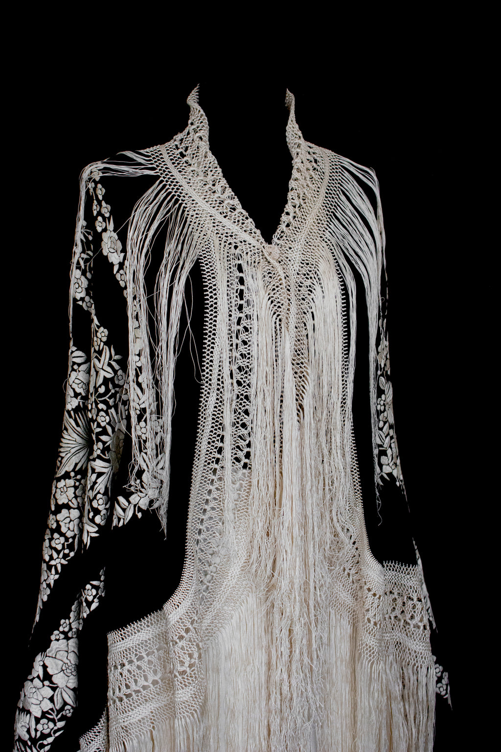 322 - ANTIQUE EARLY 1900S HAND-EMBROIDERED SILK PIANO SHAWL & VINTAGE SILK SATIN SKIRT - Vague atelier