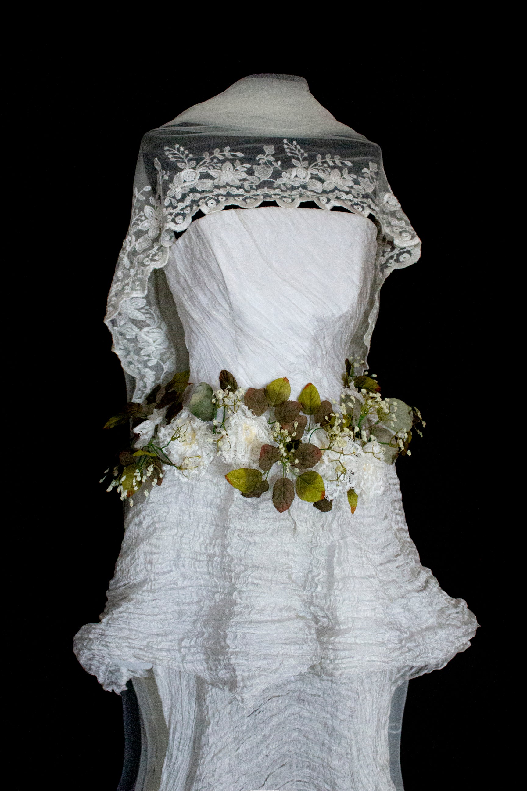 324 - PEARL GREY VINTAGE WEDDING DRESS: A ROMANTIC & UNIQUE BUCOLIC MASTERPIECE - Vague atelier