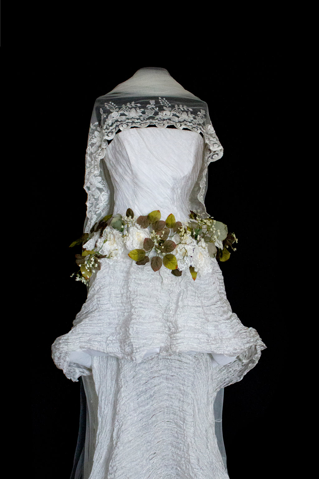 324 - PEARL GREY VINTAGE WEDDING DRESS: A ROMANTIC & UNIQUE BUCOLIC MASTERPIECE - Vague atelier
