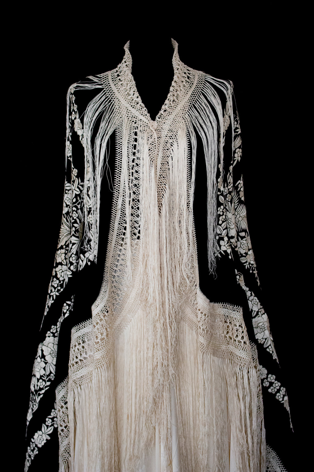 322 - ANTIQUE EARLY 1900S HAND-EMBROIDERED SILK PIANO SHAWL & VINTAGE SILK SATIN SKIRT - Vague atelier