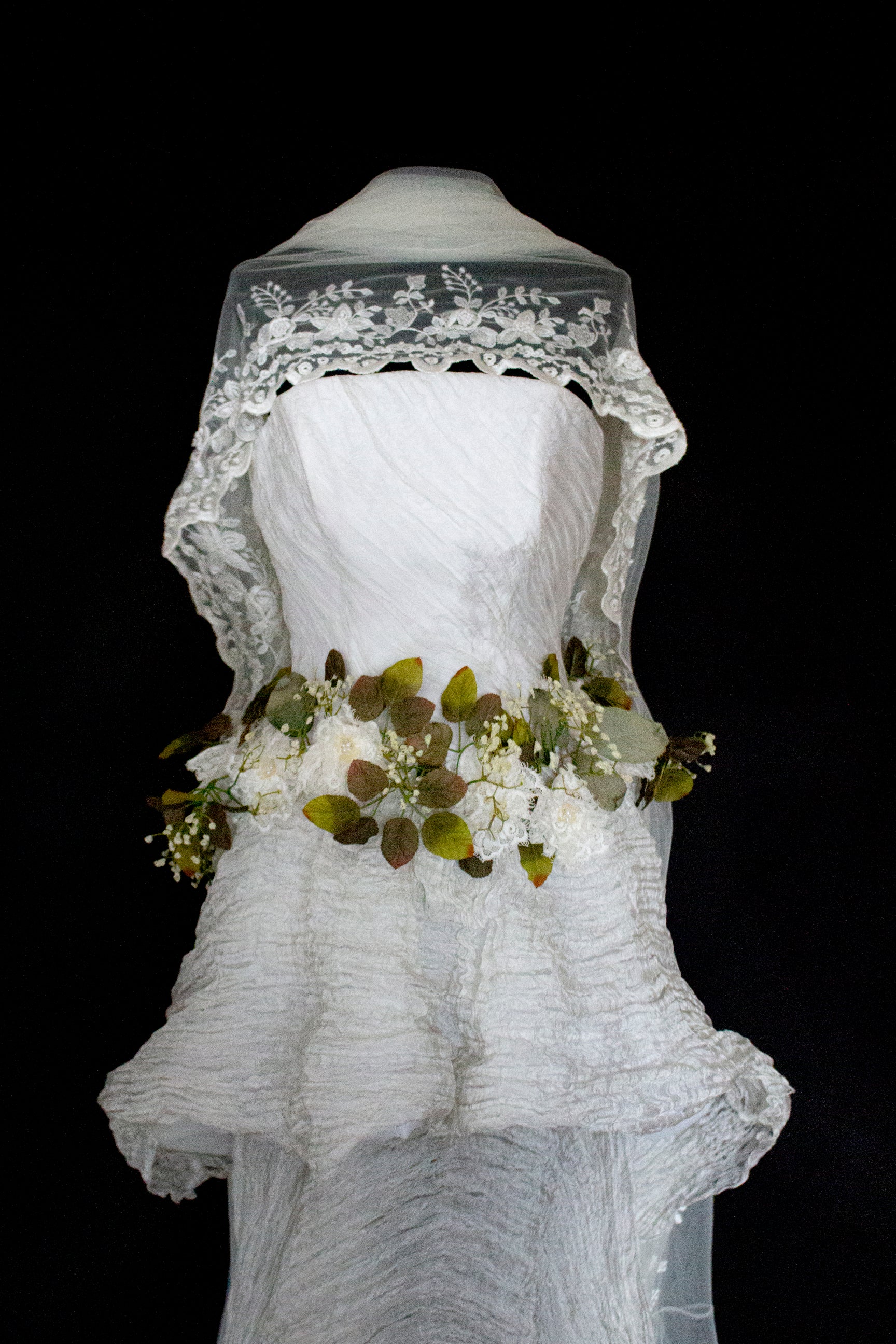 324 - PEARL GREY VINTAGE WEDDING DRESS: A ROMANTIC & UNIQUE BUCOLIC MASTERPIECE - Vague atelier