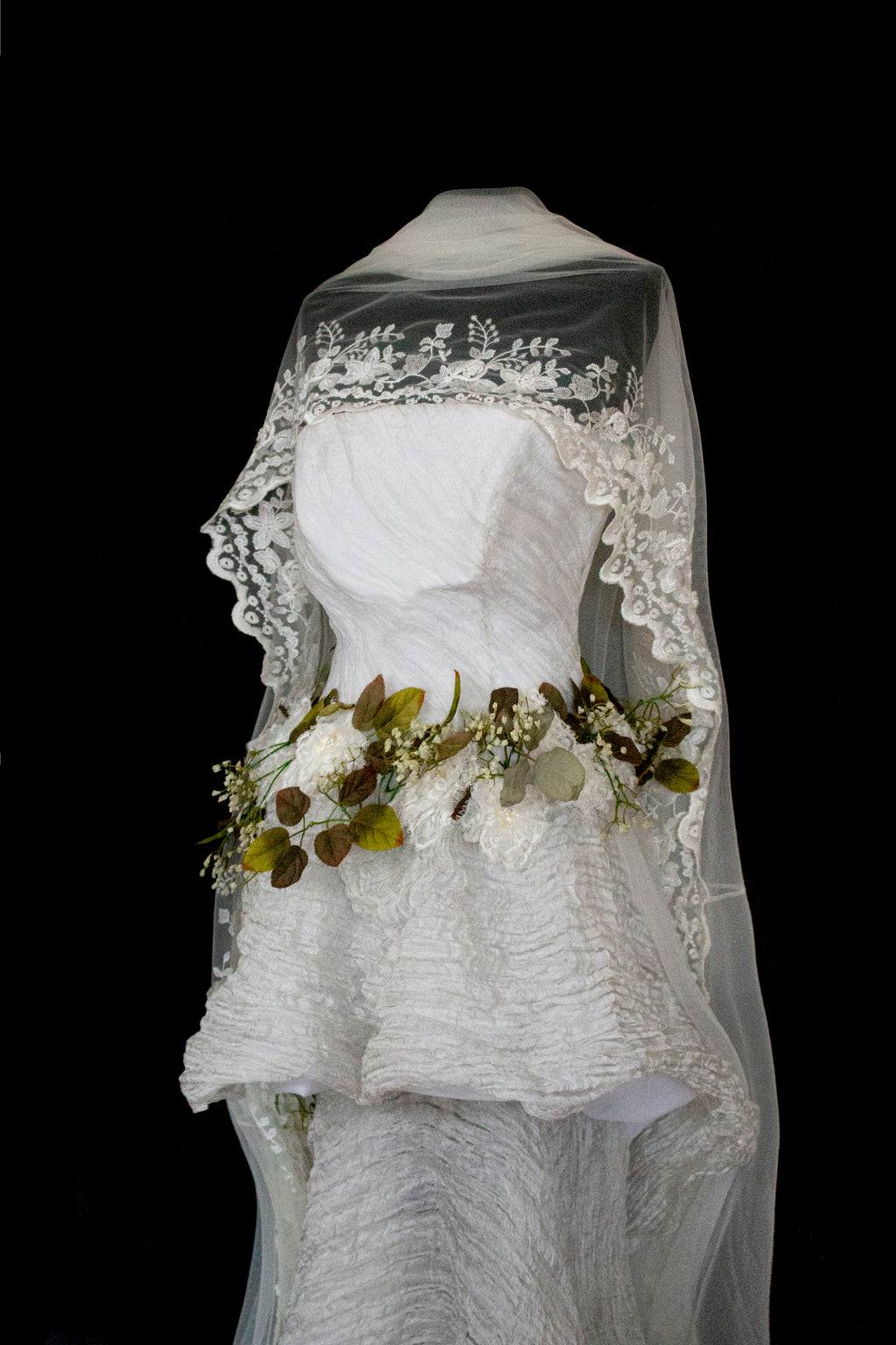 324 - PEARL GREY VINTAGE WEDDING DRESS: A ROMANTIC & UNIQUE BUCOLIC MASTERPIECE - Vague atelier