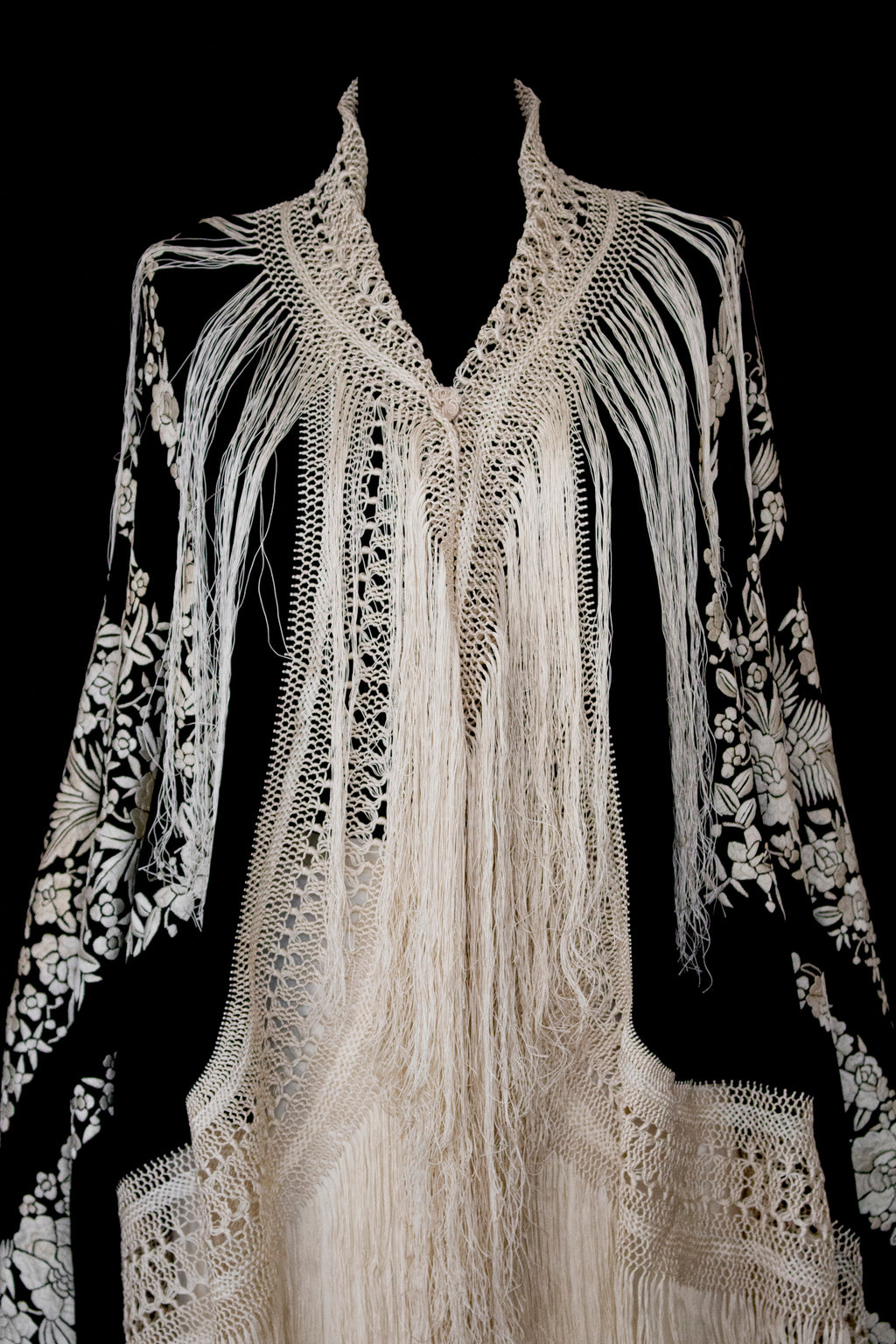 322 - ANTIQUE EARLY 1900S HAND-EMBROIDERED SILK PIANO SHAWL & VINTAGE SILK SATIN SKIRT - Vague atelier