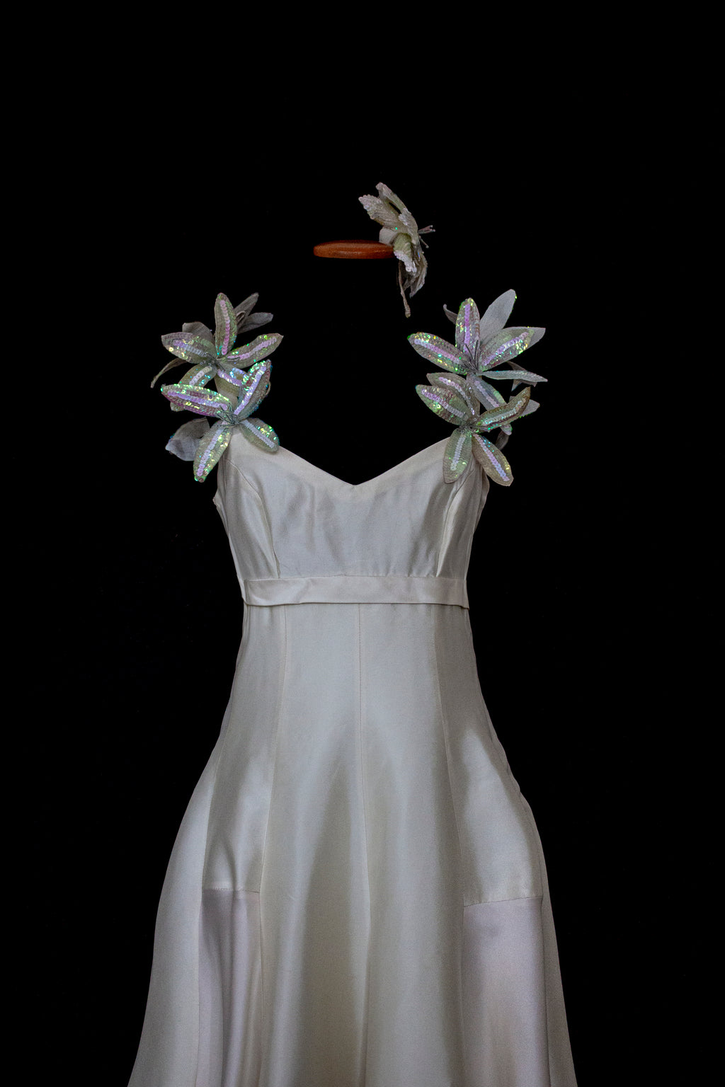 262 - RARE VINTAGE CHAMPAGNE BRIDAL GOWN: SILK MIKADO WITH AUTHENTIC 80S SEQUIN MAXI FLOWERS