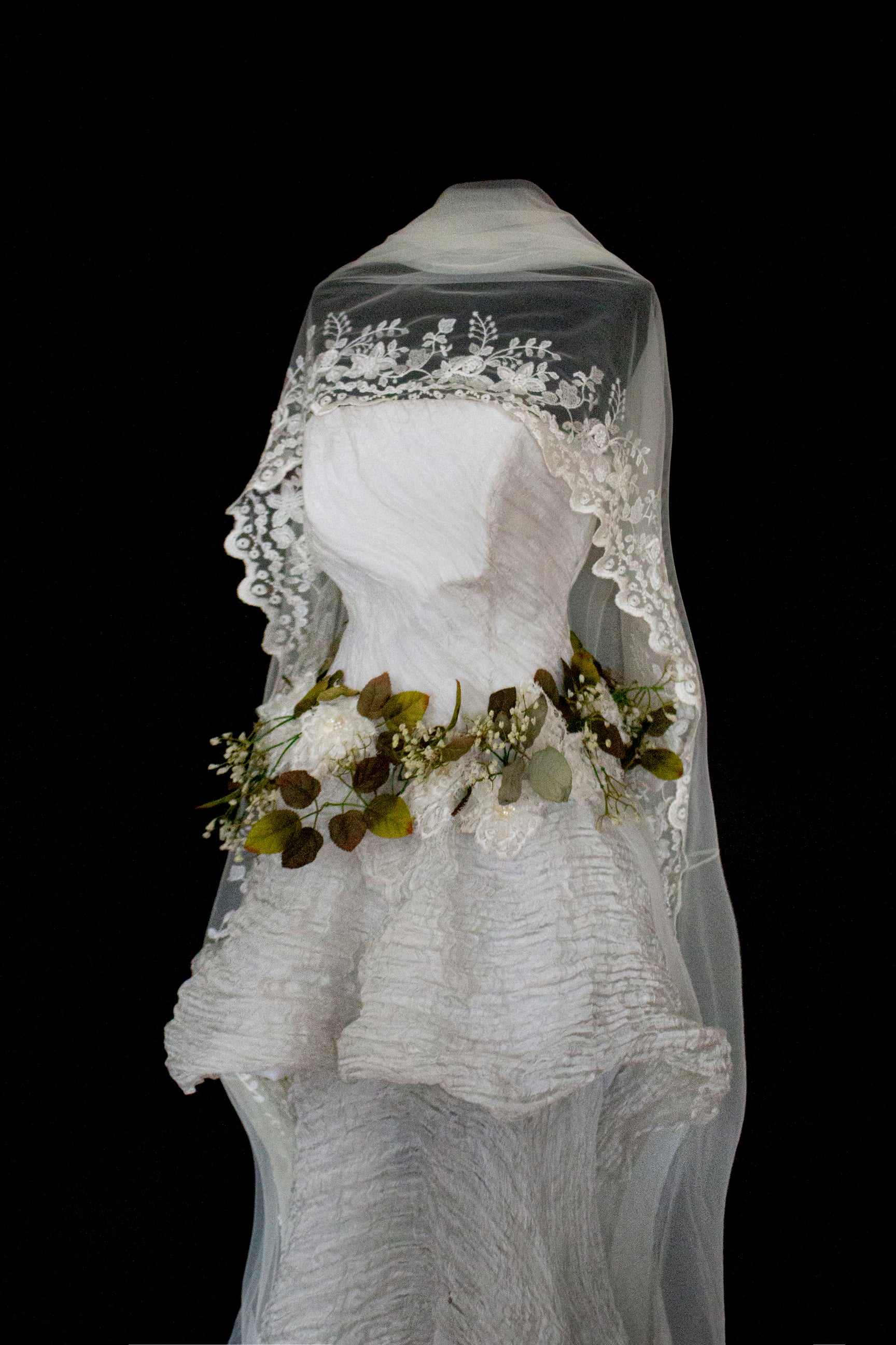 324 - PEARL GREY VINTAGE WEDDING DRESS: A ROMANTIC & UNIQUE BUCOLIC MASTERPIECE - Vague atelier