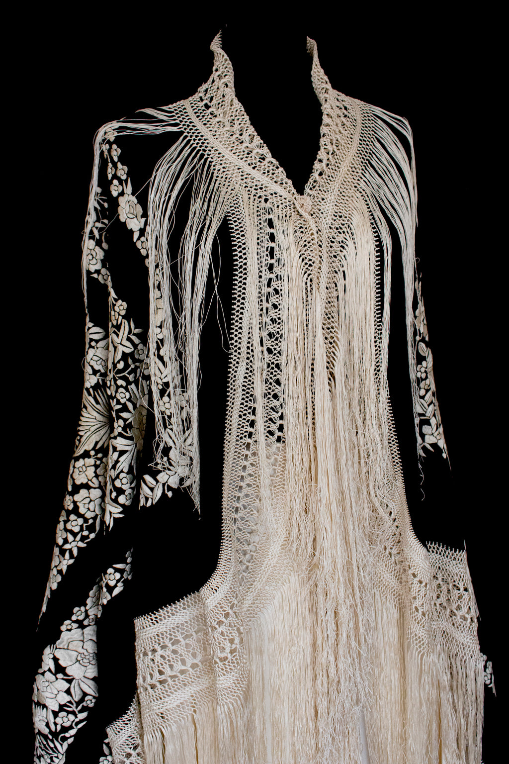 322 - ANTIQUE EARLY 1900S HAND-EMBROIDERED SILK PIANO SHAWL & VINTAGE SILK SATIN SKIRT - Vague atelier