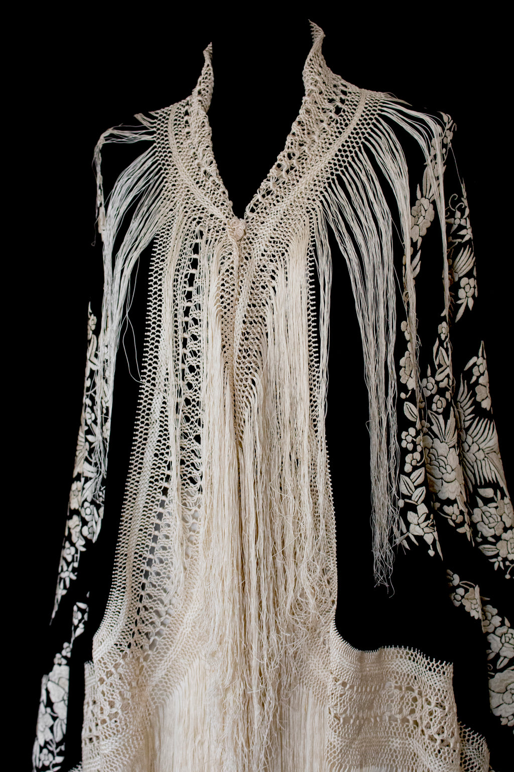322 - ANTIQUE EARLY 1900S HAND-EMBROIDERED SILK PIANO SHAWL & VINTAGE SILK SATIN SKIRT - Vague atelier