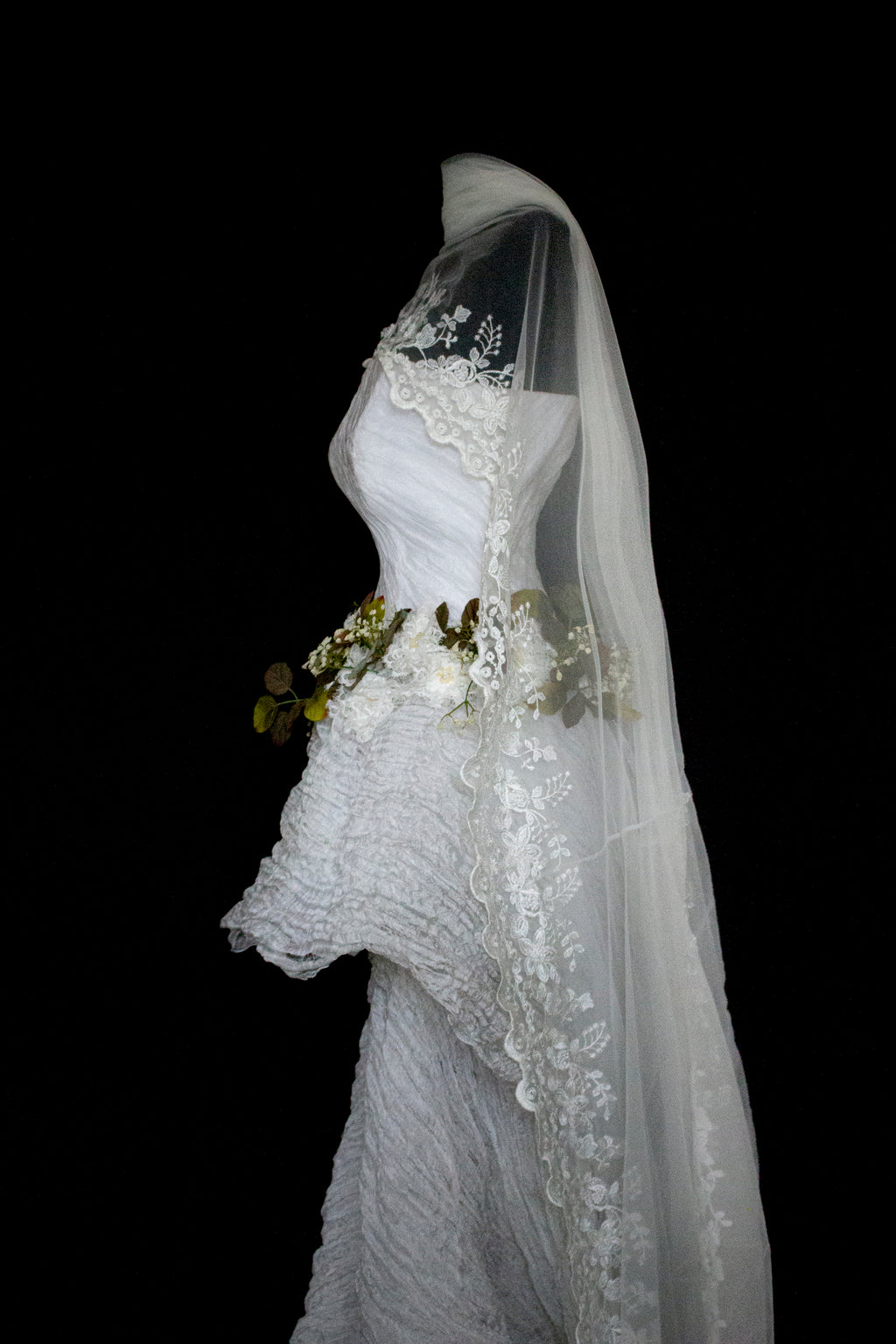 324 - PEARL GREY VINTAGE WEDDING DRESS: A ROMANTIC & UNIQUE BUCOLIC MASTERPIECE - Vague atelier