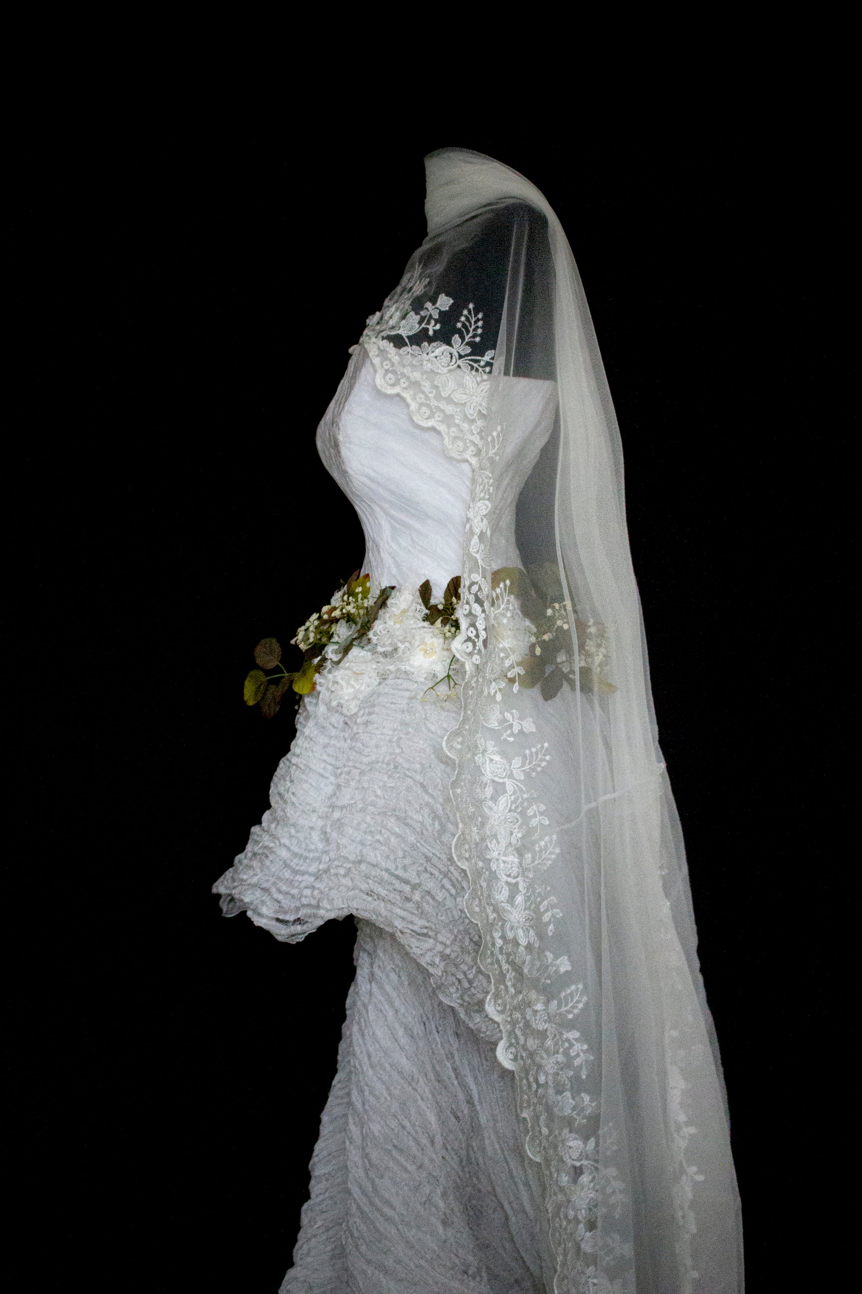 324 - PEARL GREY VINTAGE WEDDING DRESS: A ROMANTIC & UNIQUE BUCOLIC MASTERPIECE - Vague atelier