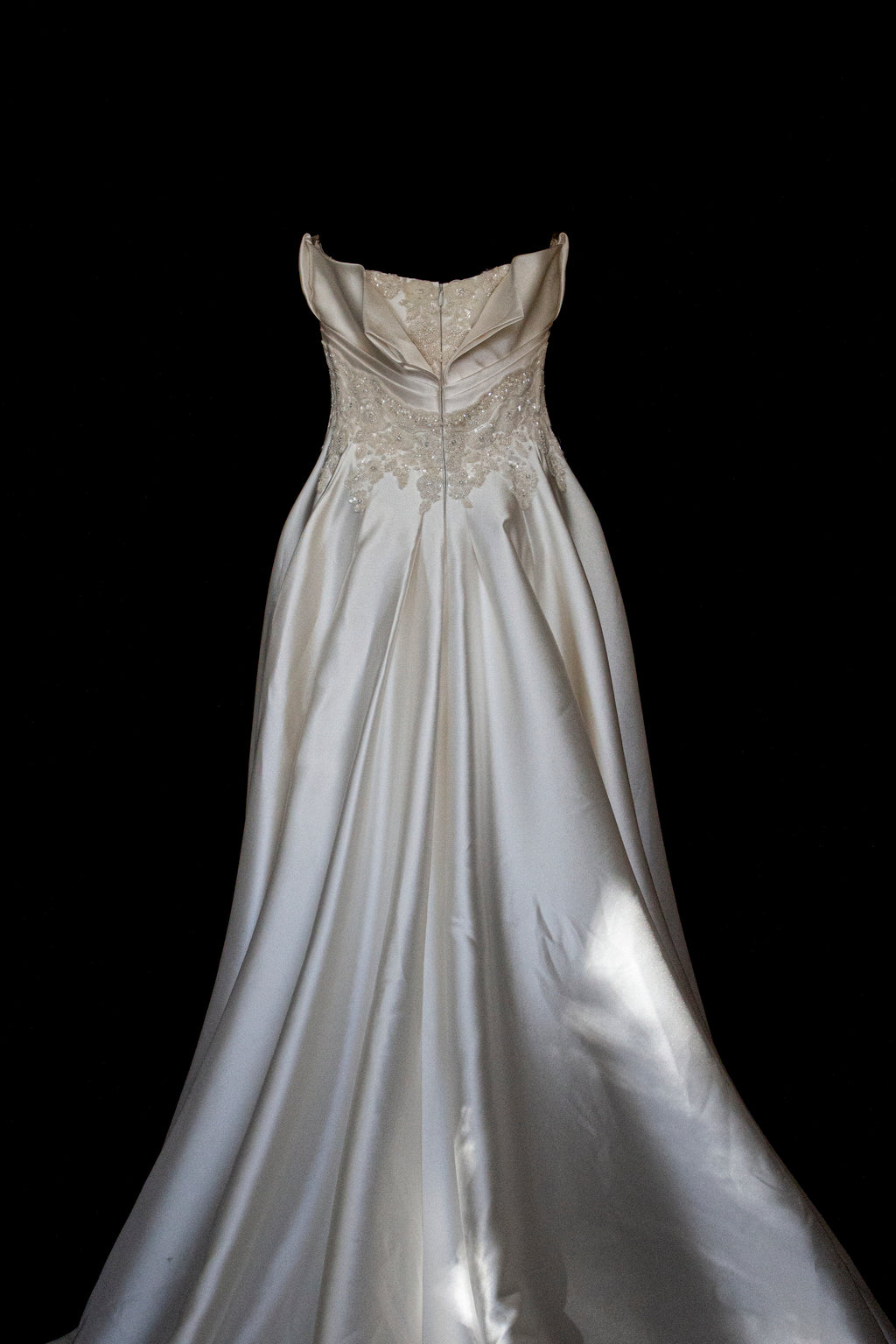 316 - STRAPLESS SILK MIKADO WEDDING DRESS: STRUCTURED A-LINE GOWN WITH HEART NECKLINE & TRAIN - Vague atelier