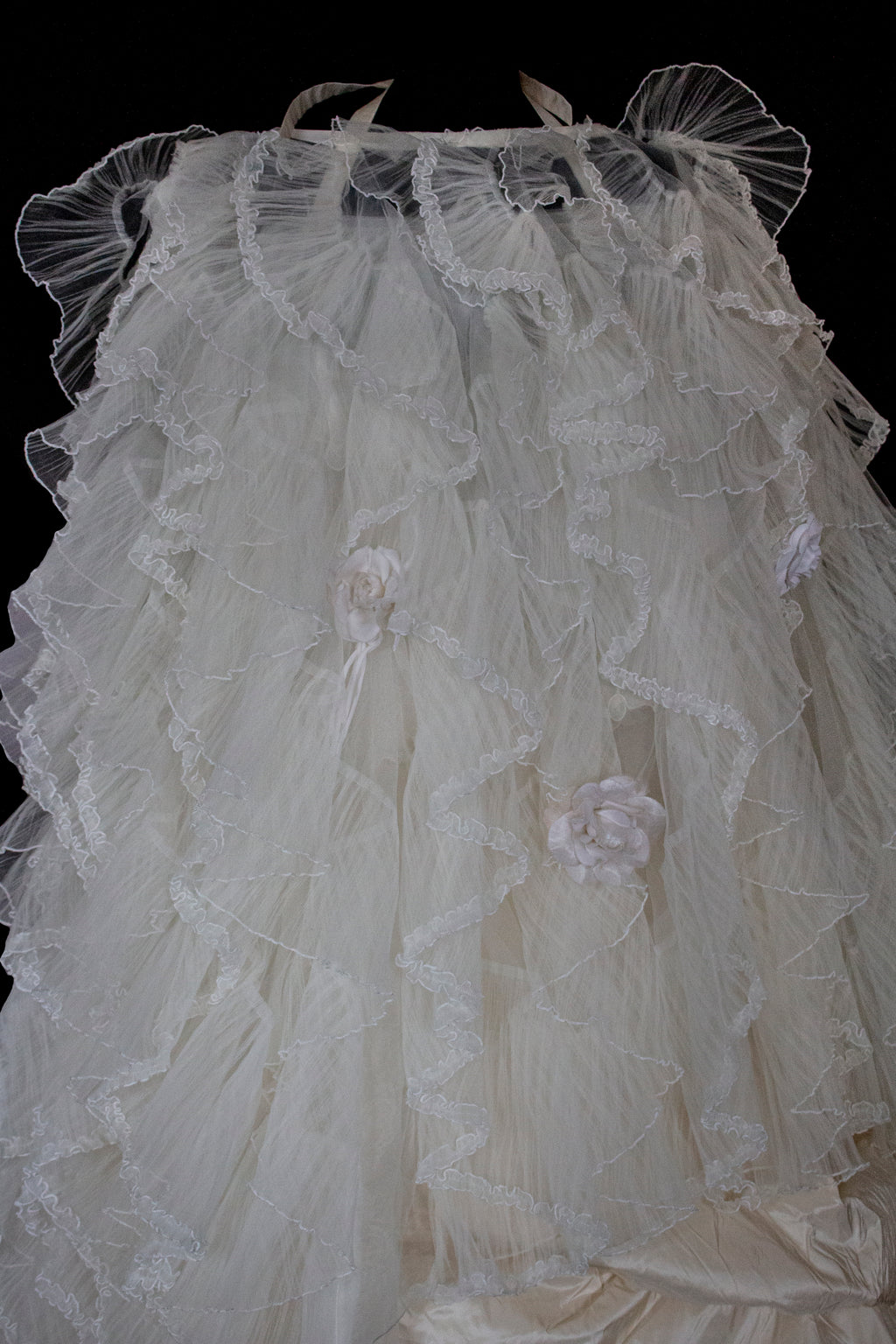 335 - ROMANTIC CREAM SILK TAFFETA VINTAGE WEDDING DRESS: UNIQUE 3-PIECE BALL GOWN WITH RUFFLED CLOUD CAPE - Vague atelier
