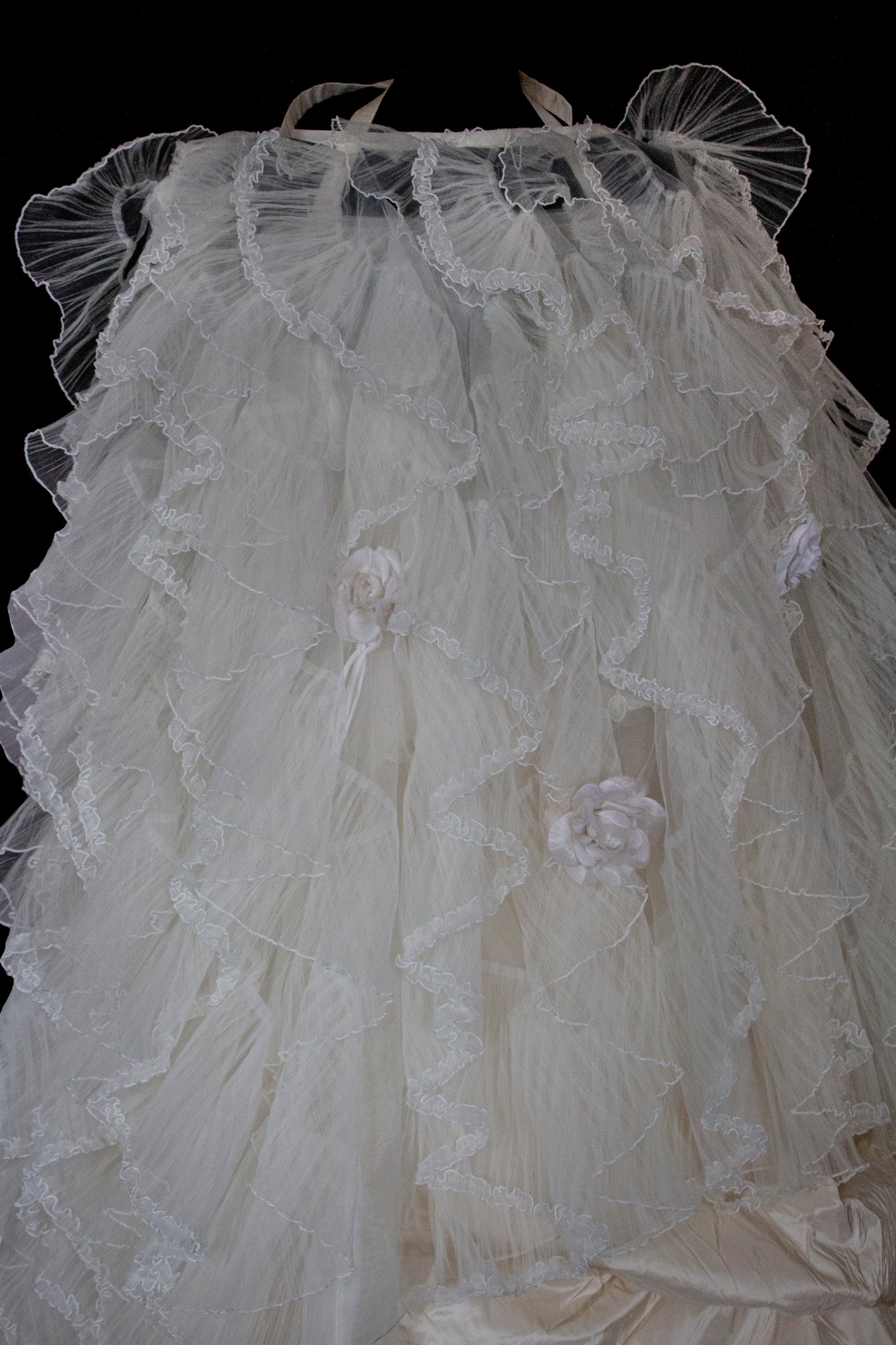 335 - ROMANTIC CREAM SILK TAFFETA VINTAGE WEDDING DRESS: UNIQUE 3-PIECE BALL GOWN WITH RUFFLED CLOUD CAPE - Vague atelier