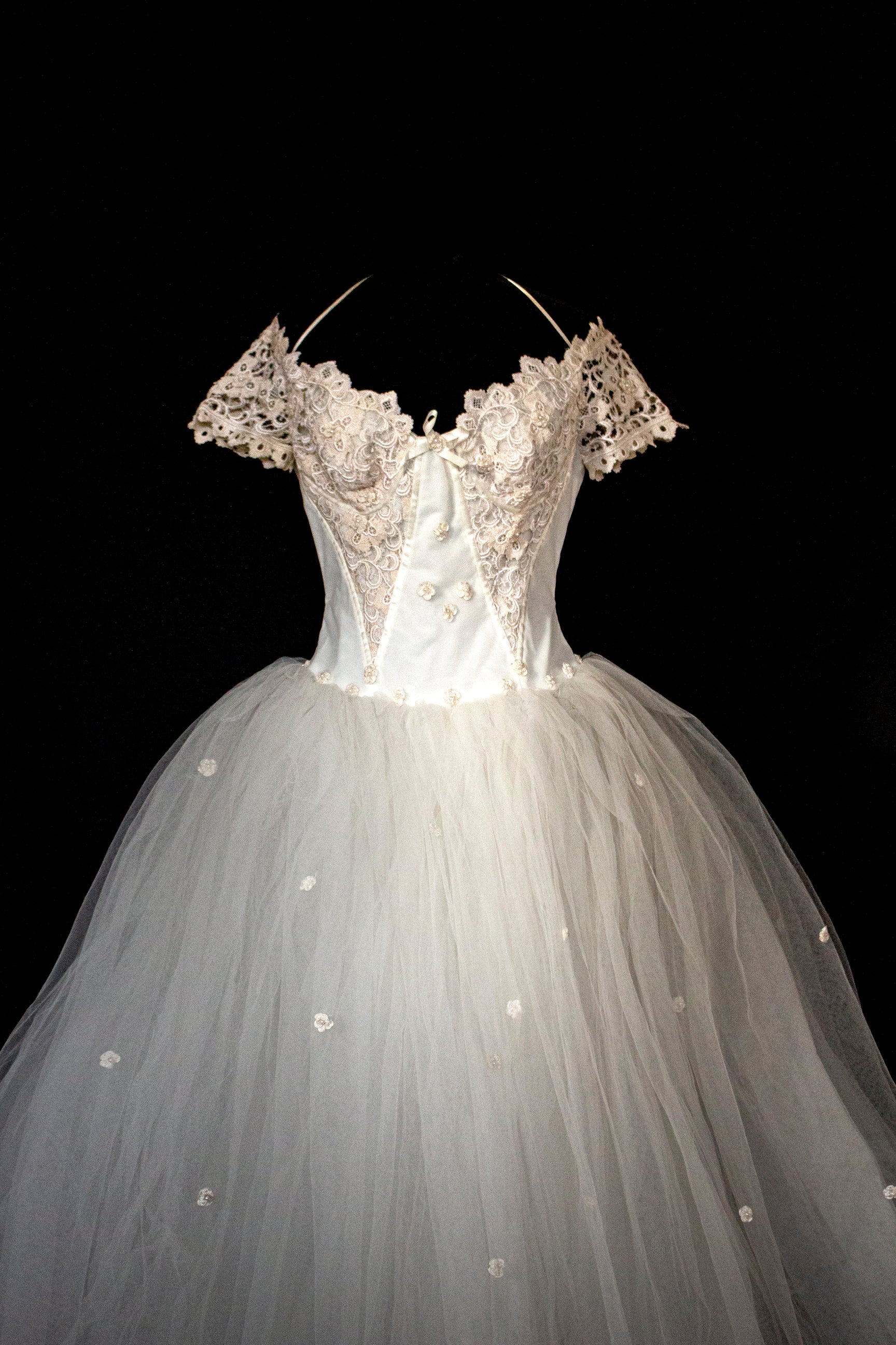 250 - MAJESTIC VINTAGE PRINCESS BALL GOWN: VOLUMINOUS TULLE & MACRAMÉ WITH 3D FLORAL EMBROIDERY