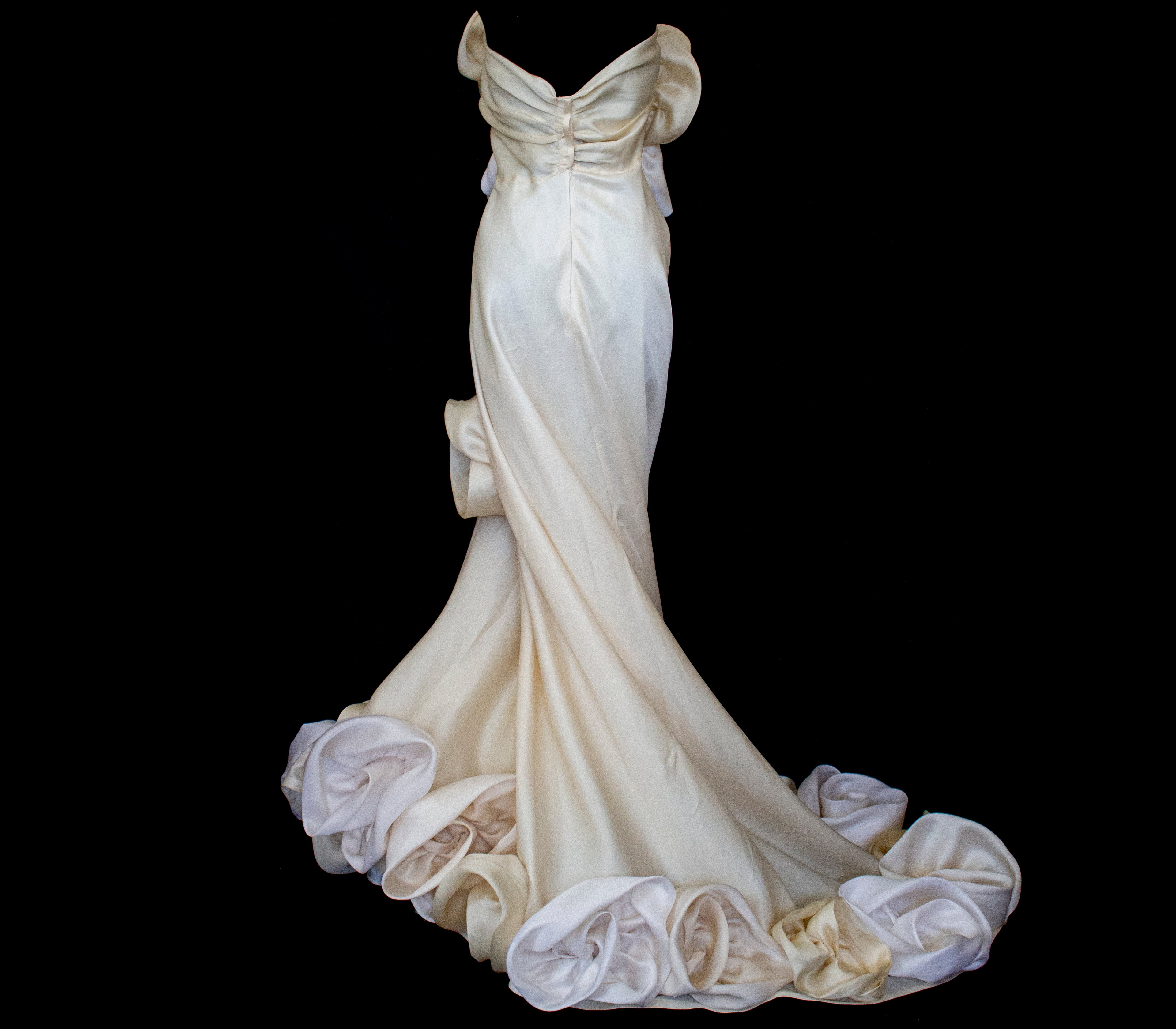 318 - COUTURE SILK ORGANZA BRIDAL GOWN: HANDMADE 3D MAXI FLOWERS & VINTAGE FLORAL TRAIN - Vague atelier